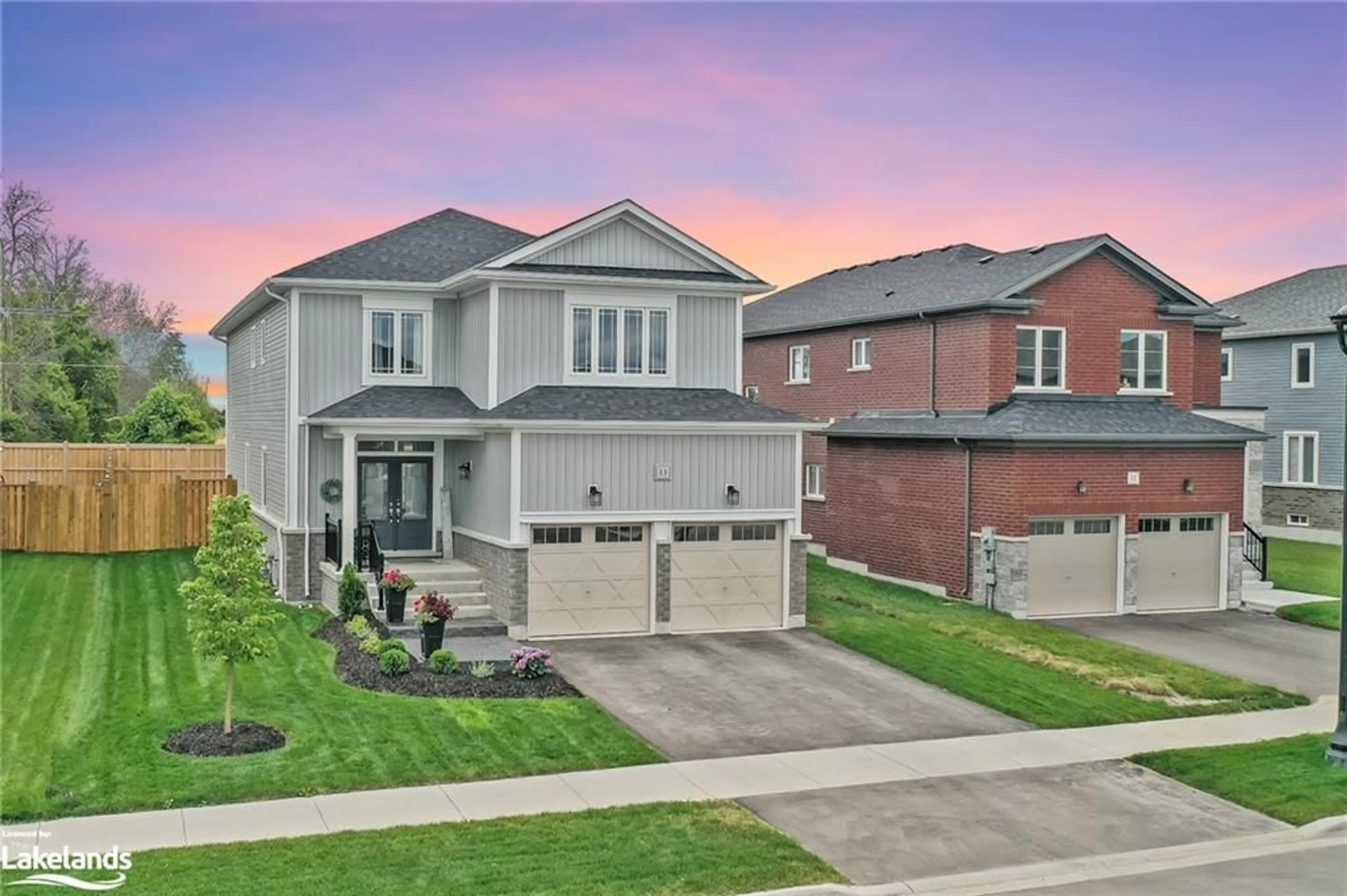 Frontside or backside of a home, the street view for 13 Autumn Drive, Wasaga Beach Ontario L9Z 0K7