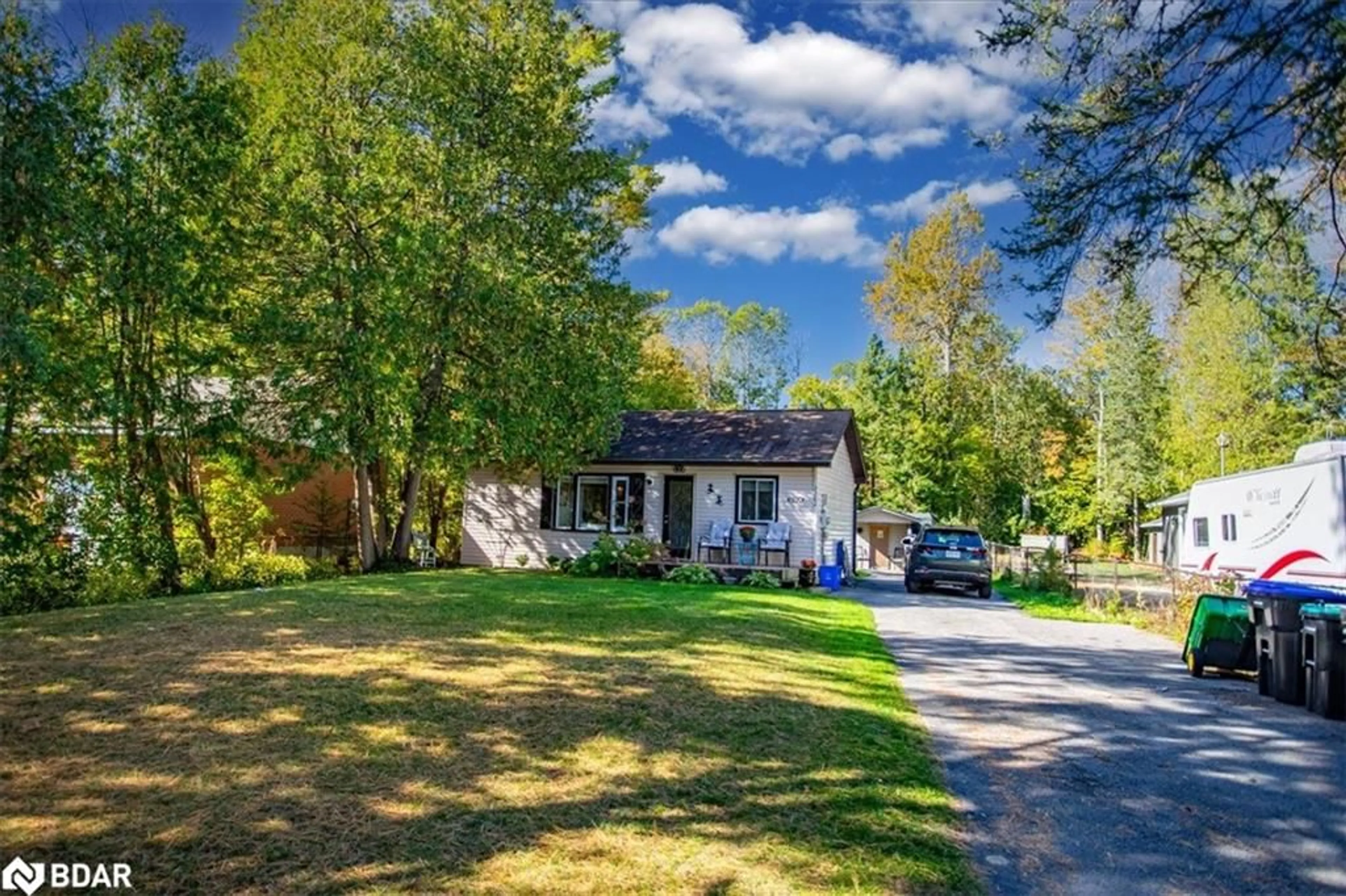 A pic from exterior of the house or condo, cottage for 3262 Beach Ave, Innisfil Ontario L9S 2K6