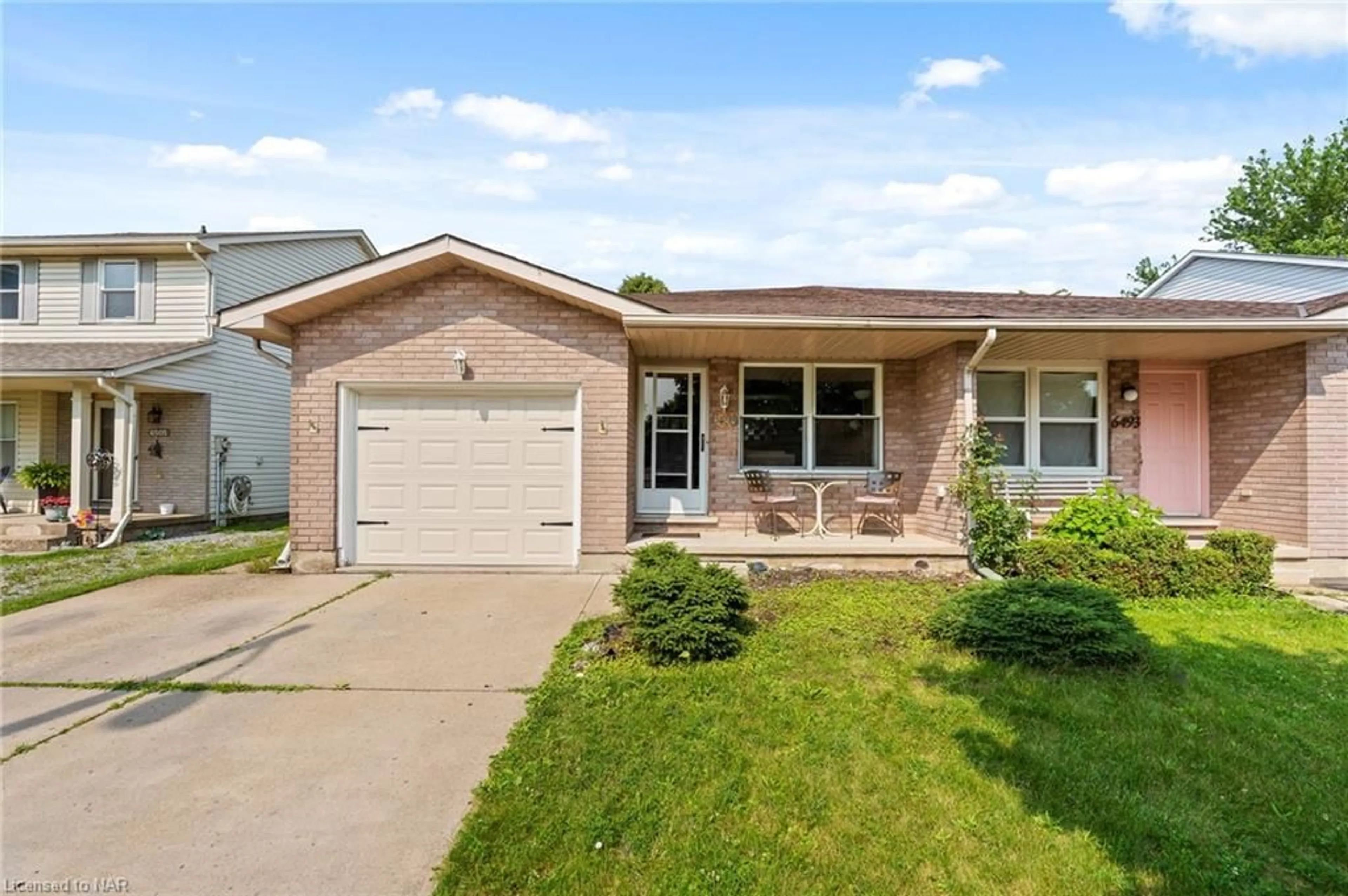 Frontside or backside of a home for 6495 Malibu Dr, Niagara Falls Ontario L2H 2W4