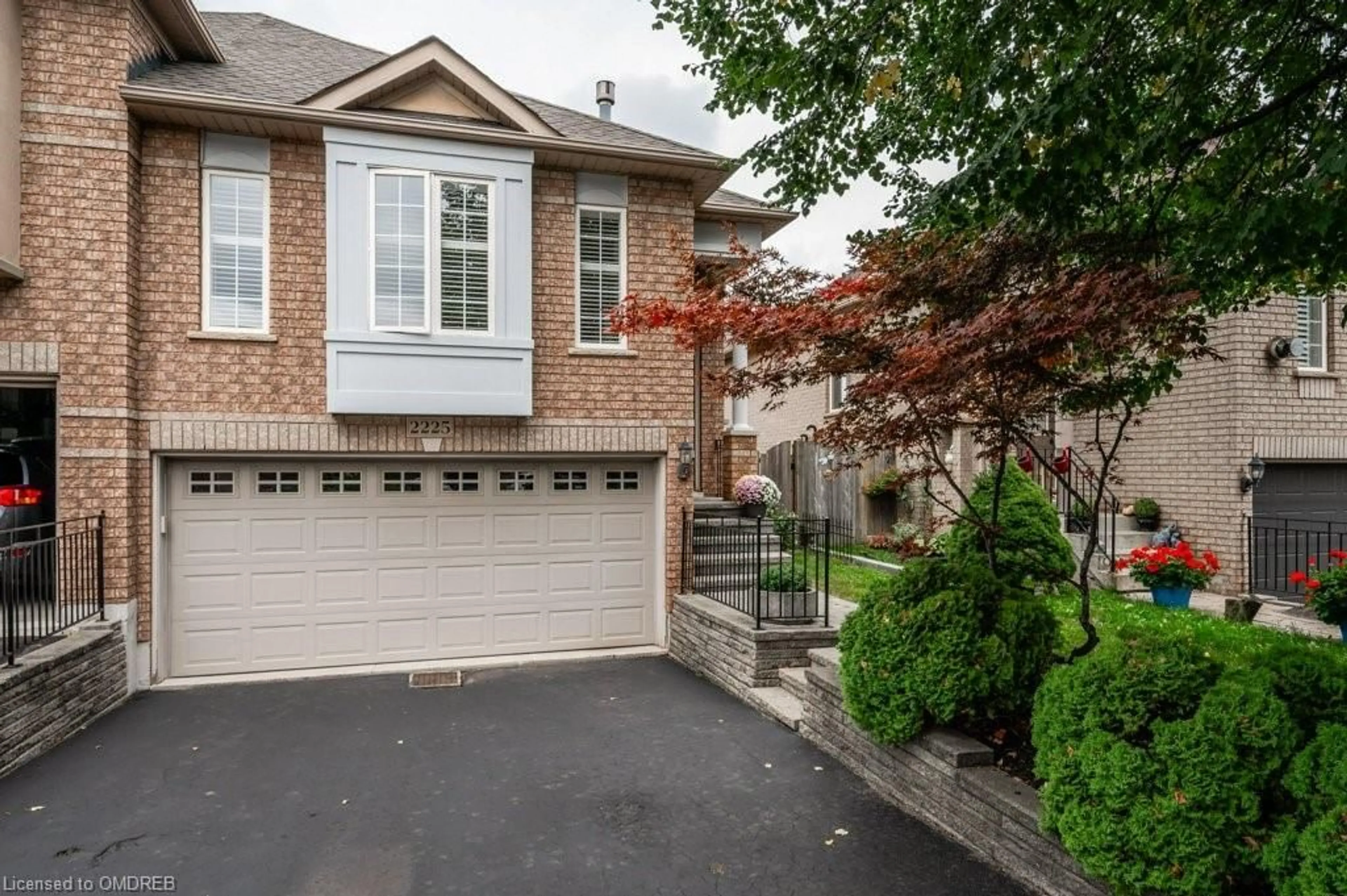 A pic from exterior of the house or condo for 2225 Hummingbird Way, Oakville Ontario L6M 3Z6