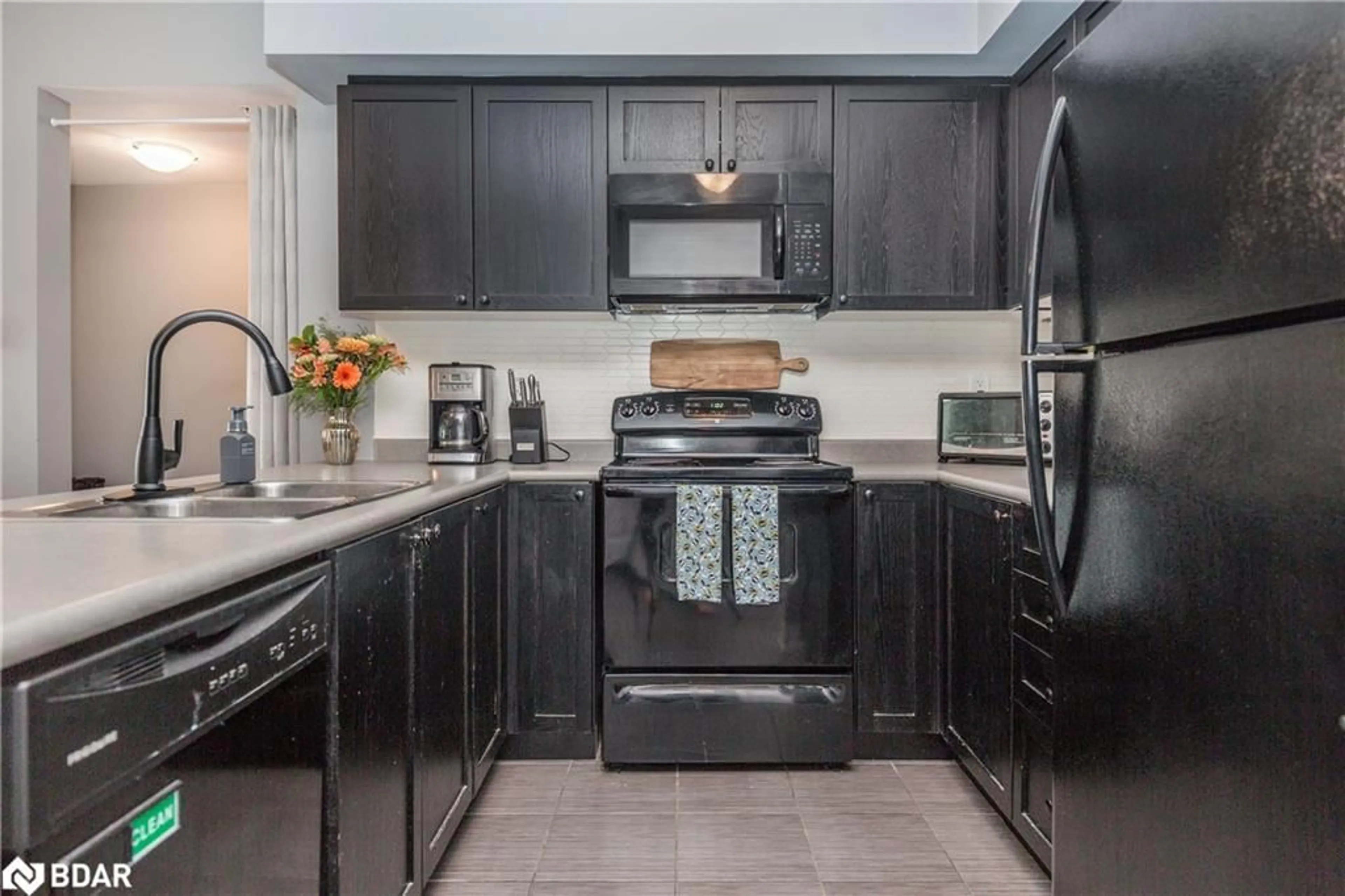 Standard kitchen, ceramic floors, cottage for 295 Cundles Road East Rd #305, Barrie Ontario L4M 0K8