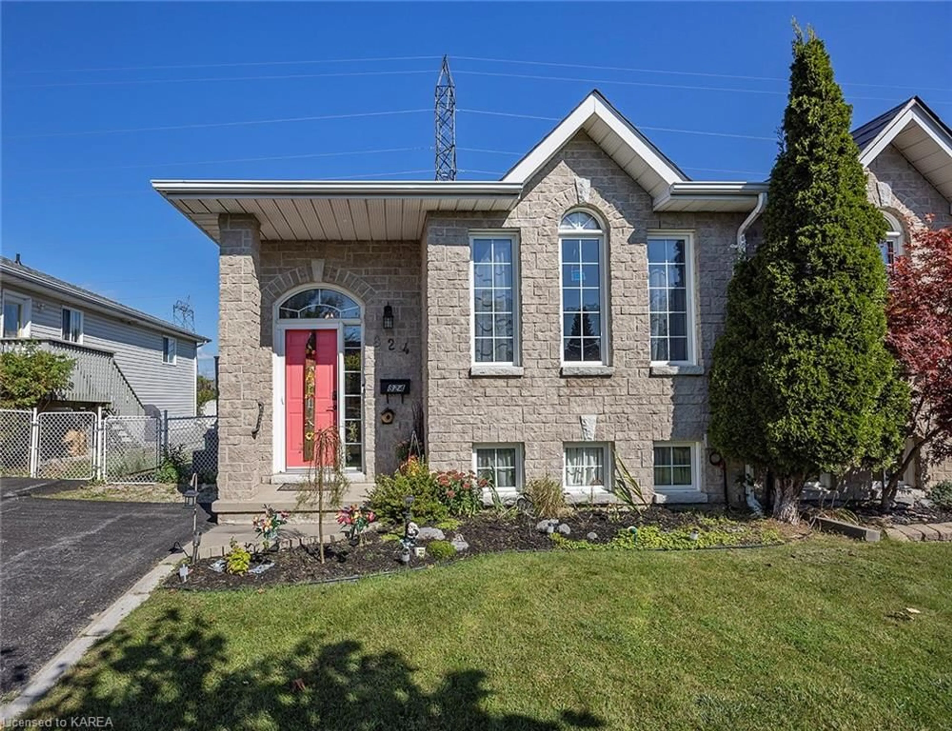 Frontside or backside of a home for 824 Peachwood St, Kingston Ontario K7P 3G6