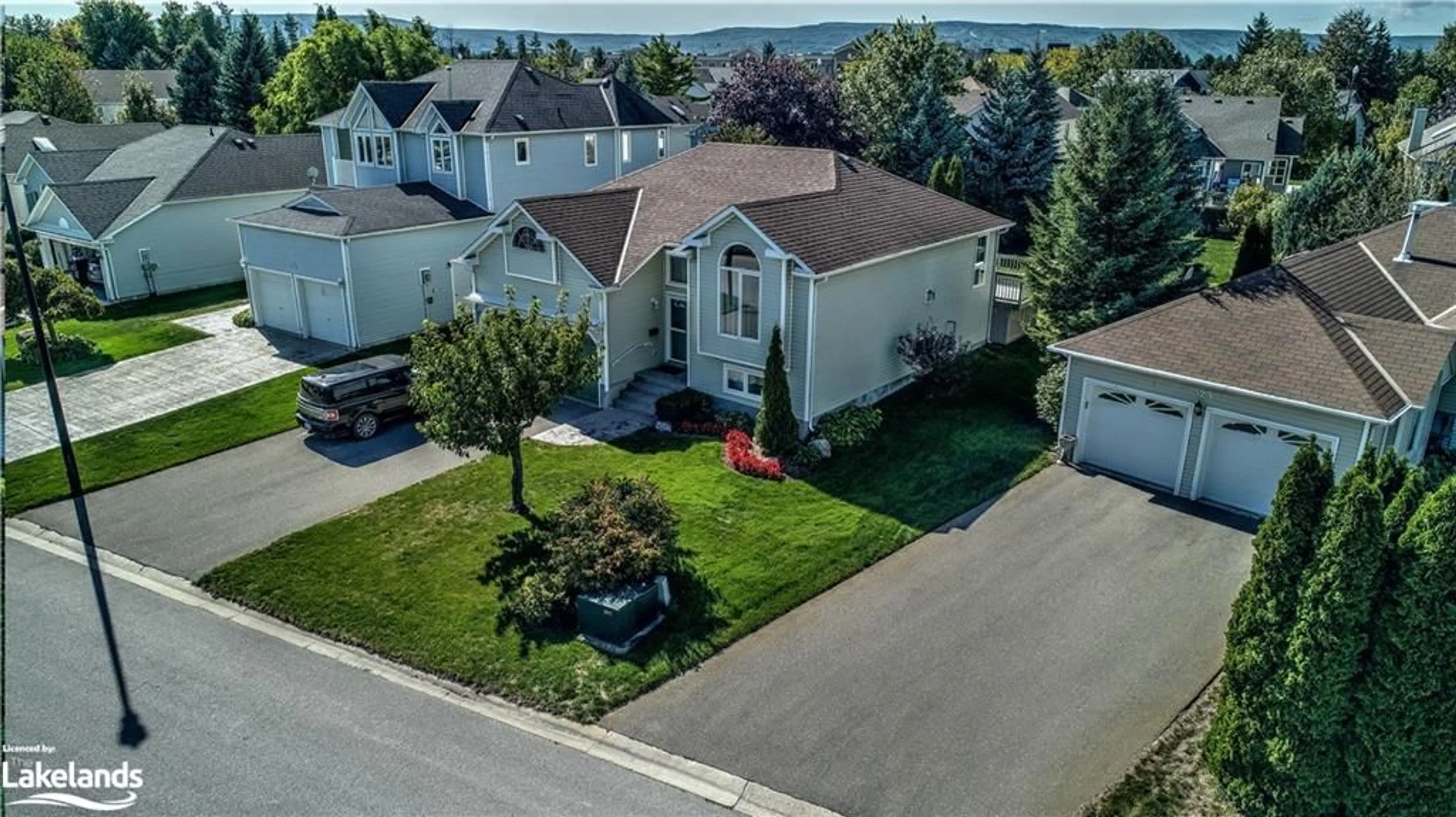 A pic from exterior of the house or condo, the street view for 321 Balsam St, Collingwood Ontario L9Y 5B9