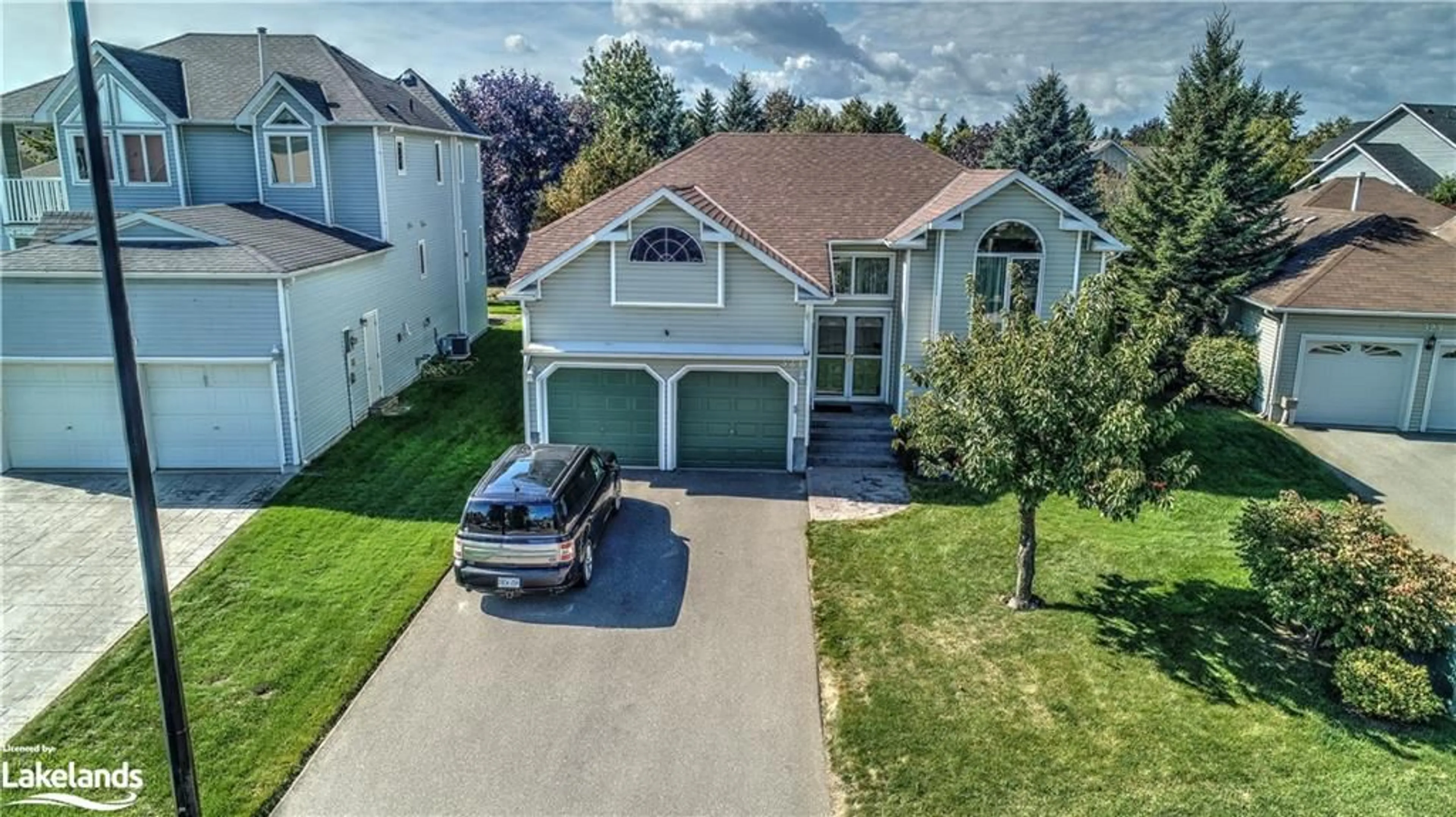 Frontside or backside of a home, the street view for 321 Balsam St, Collingwood Ontario L9Y 5B9