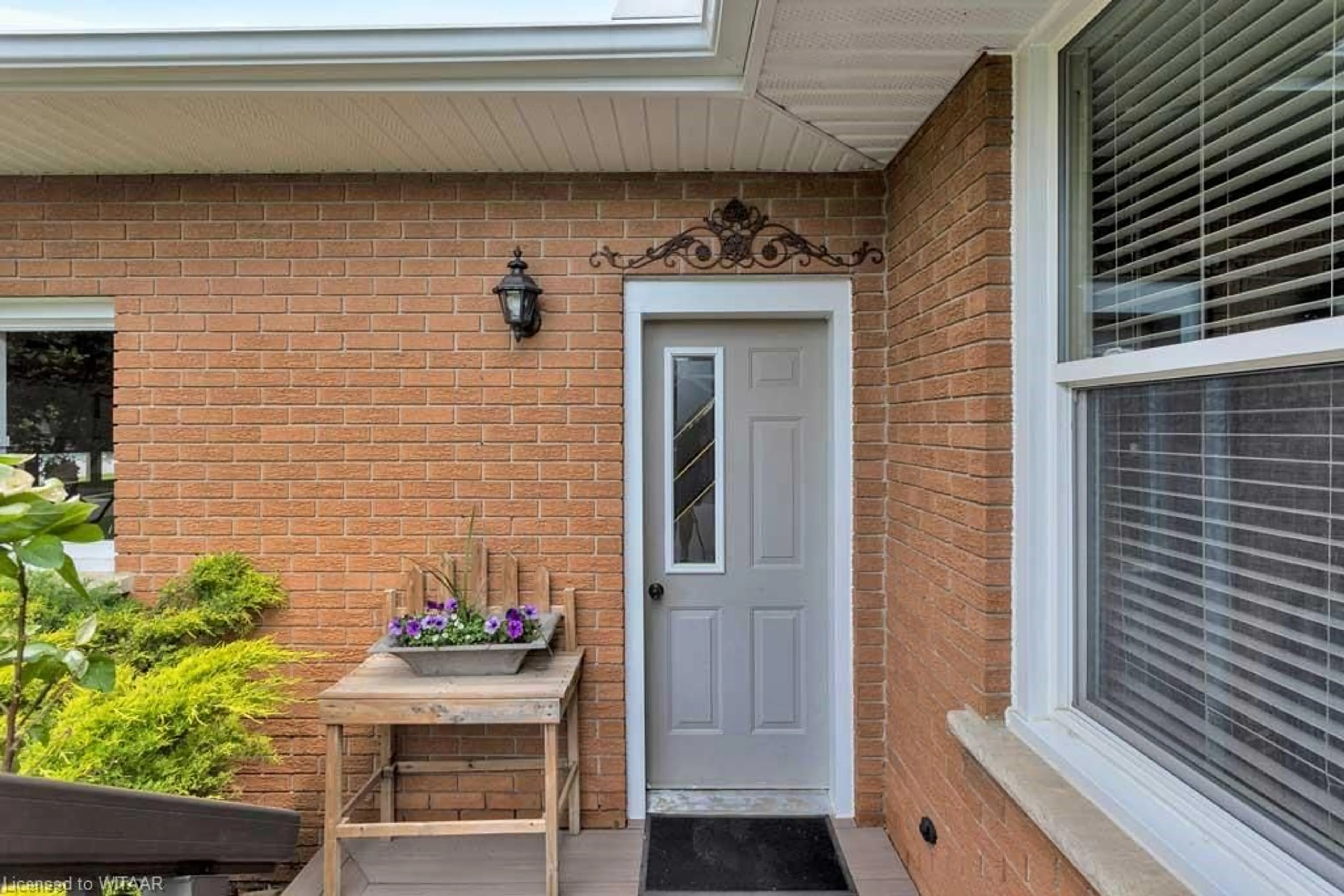 Indoor entryway, wood floors for 8 Woodcock Dr, Tillsonburg Ontario N4G 4L8