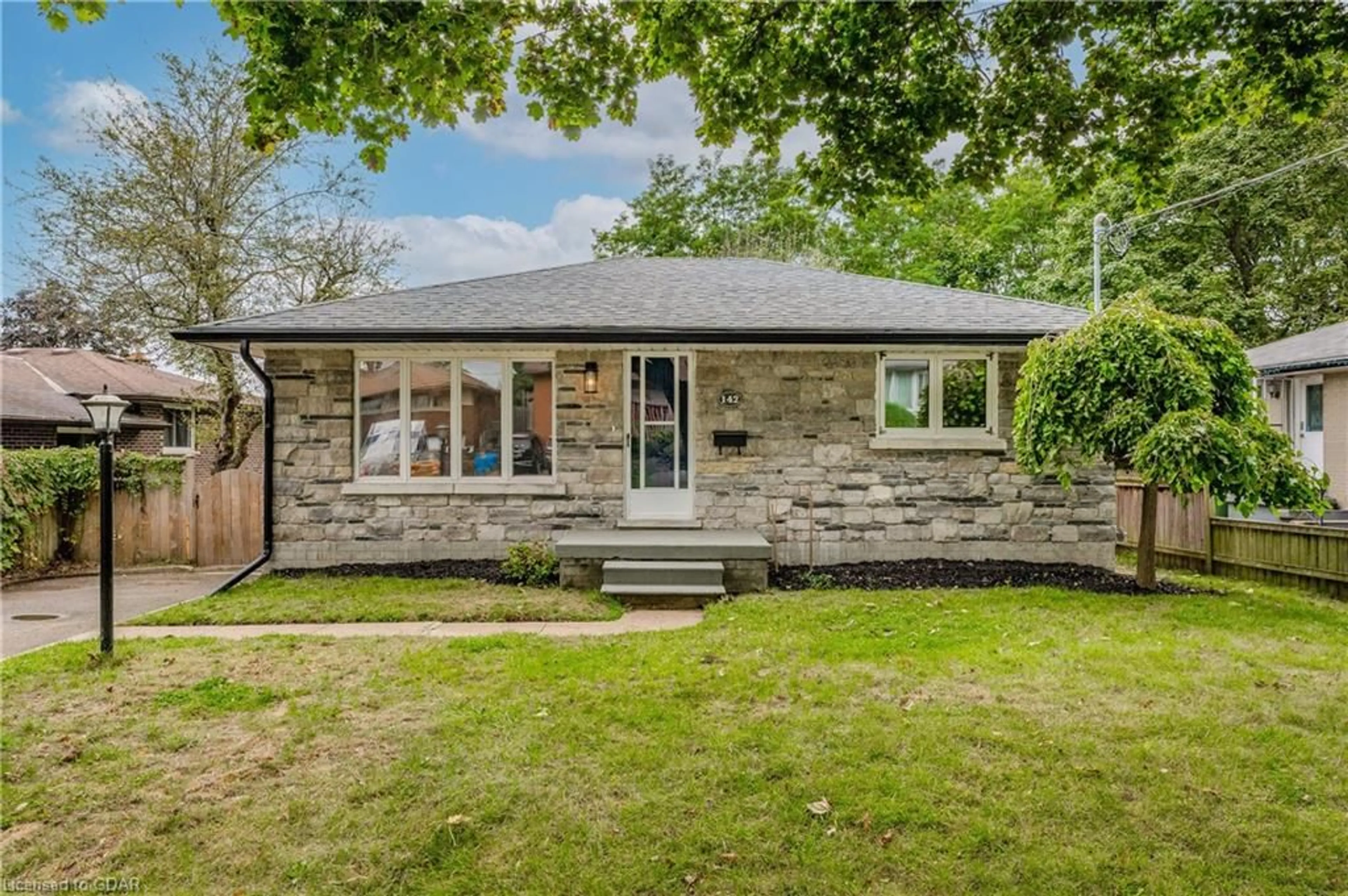 Cottage for 142 Renfield St, Guelph Ontario N1E 4B2