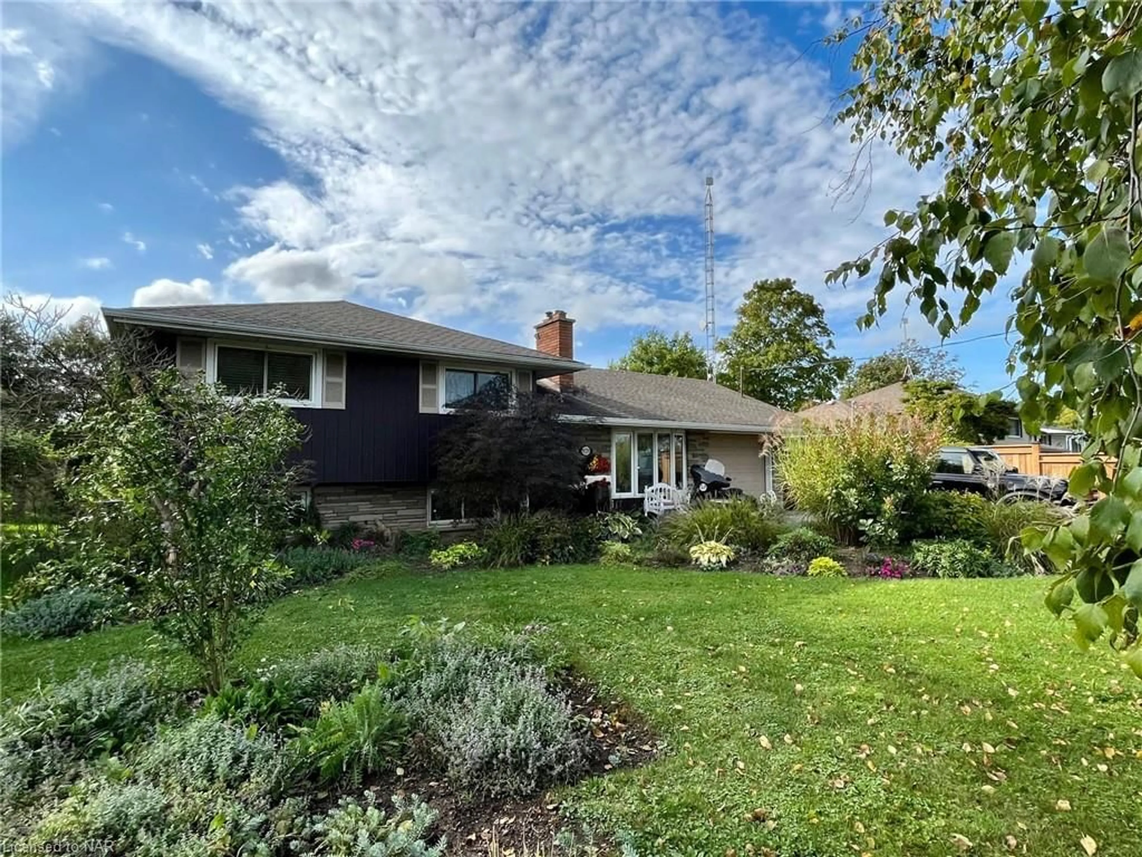 Frontside or backside of a home, cottage for 1729 Third St Louth St, St. Catharines Ontario L2R 6P9