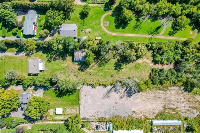 Additional property image - 623 Robson Rd