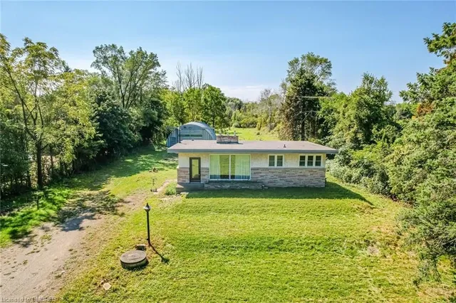 Additional property image - 623 Robson Rd