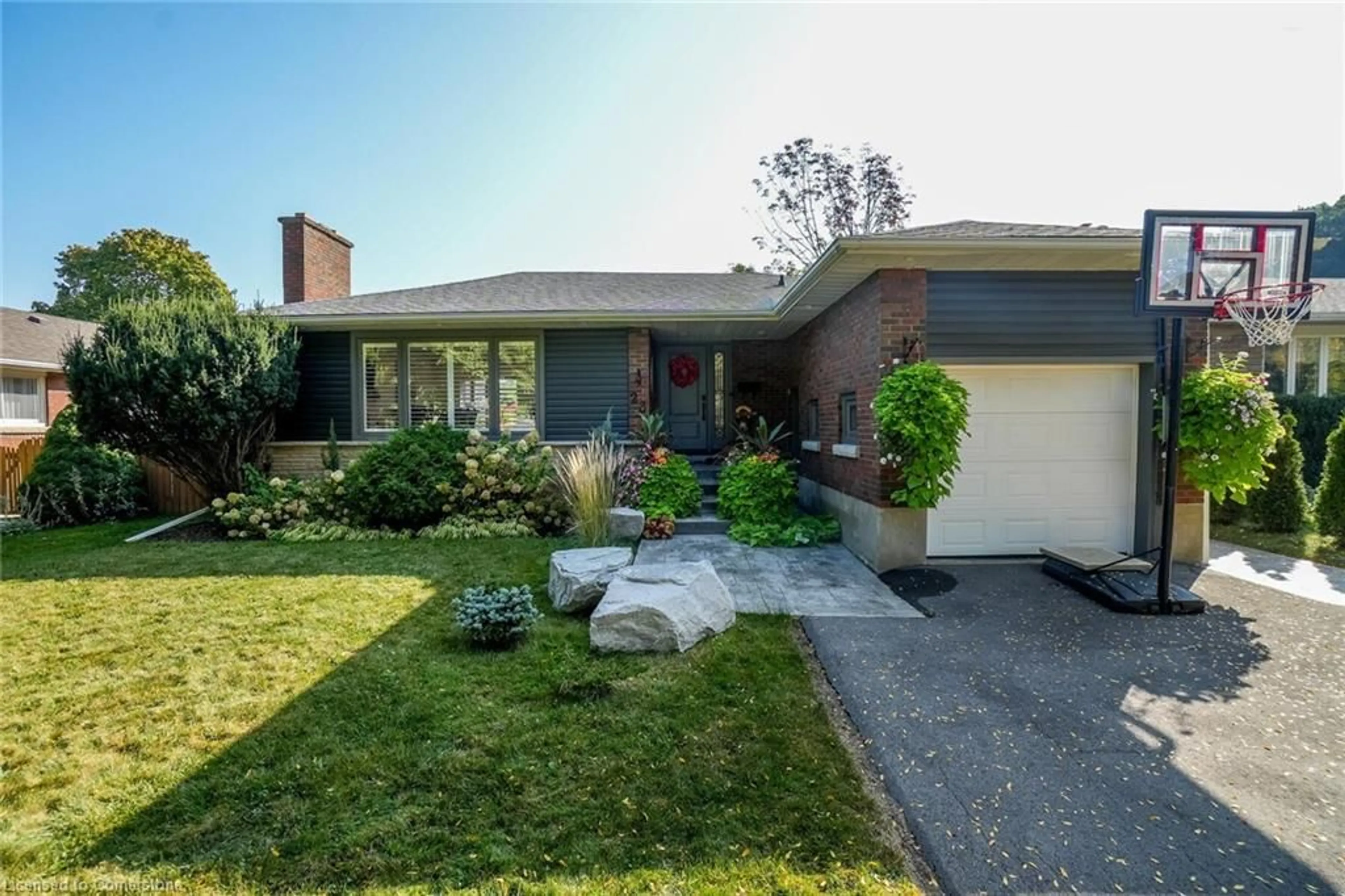 Frontside or backside of a home for 23 West Hampton Rd, St. Catharines Ontario L2T 3E6