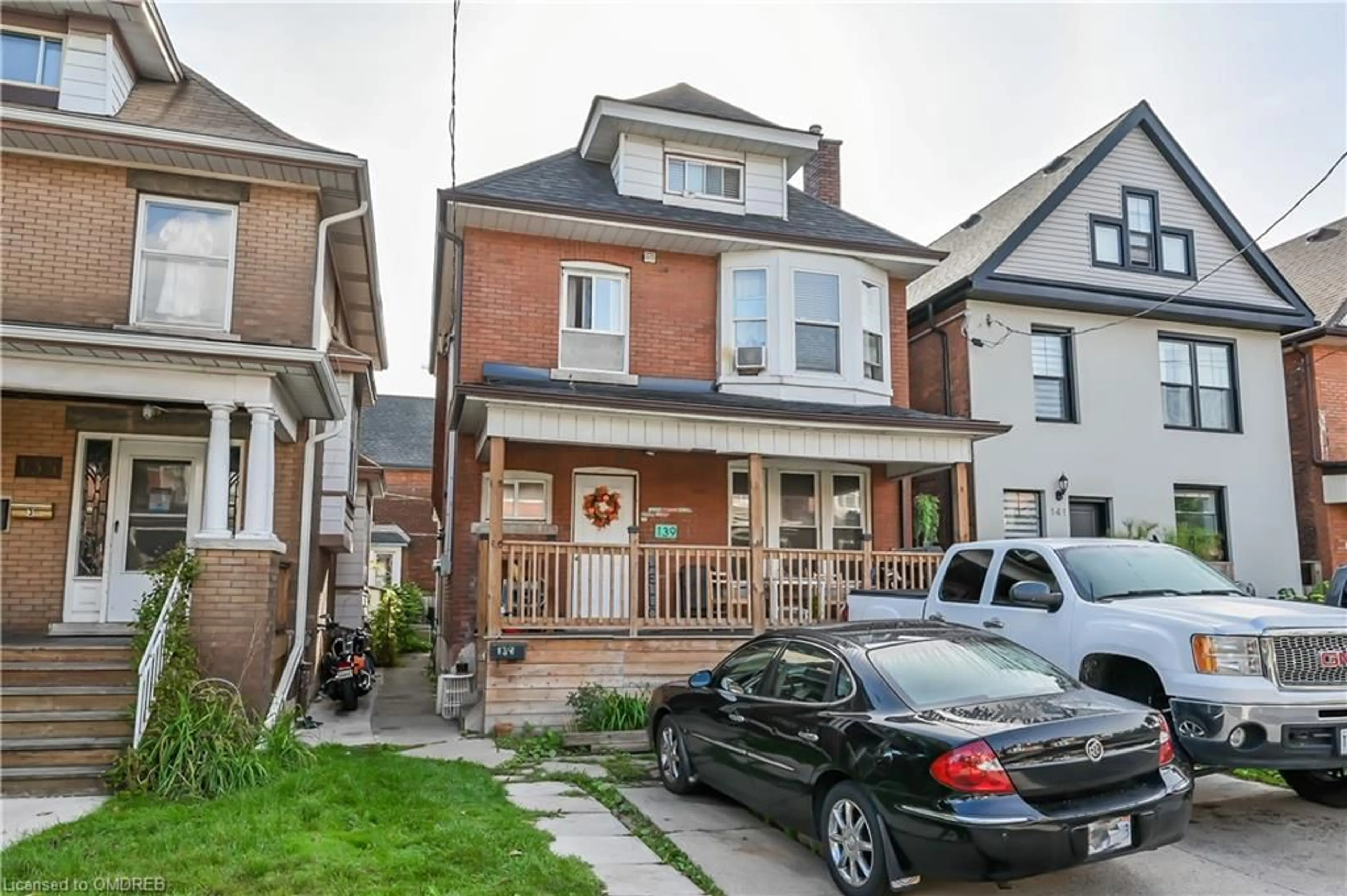 A pic from exterior of the house or condo, the street view for 139 Balsam Ave, Hamilton Ontario L8M 3B6