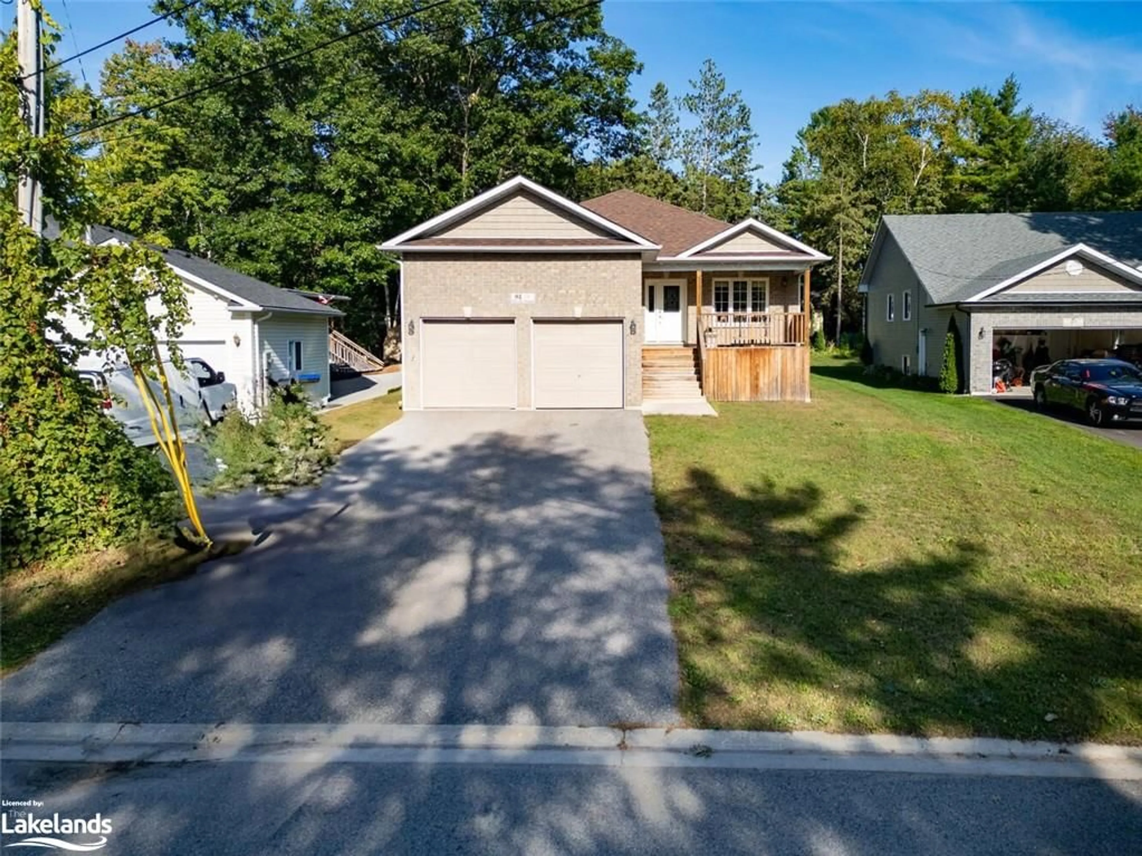 Frontside or backside of a home, cottage for 81 52nd St, Wasaga Beach Ontario L9Z 1Y1