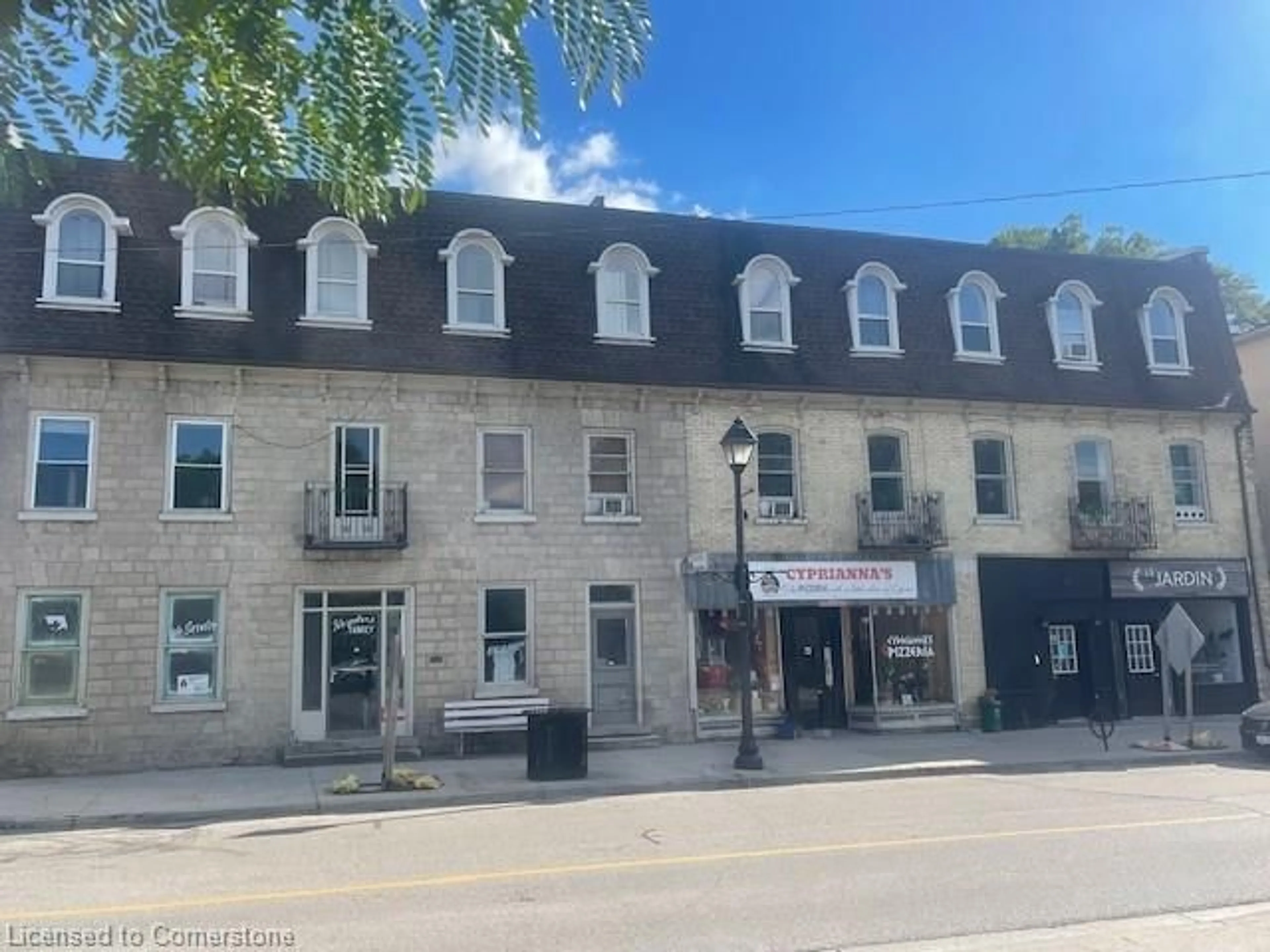 A pic from exterior of the house or condo, the front or back of building for 18 Queen St, Cambridge Ontario N3C 1G1