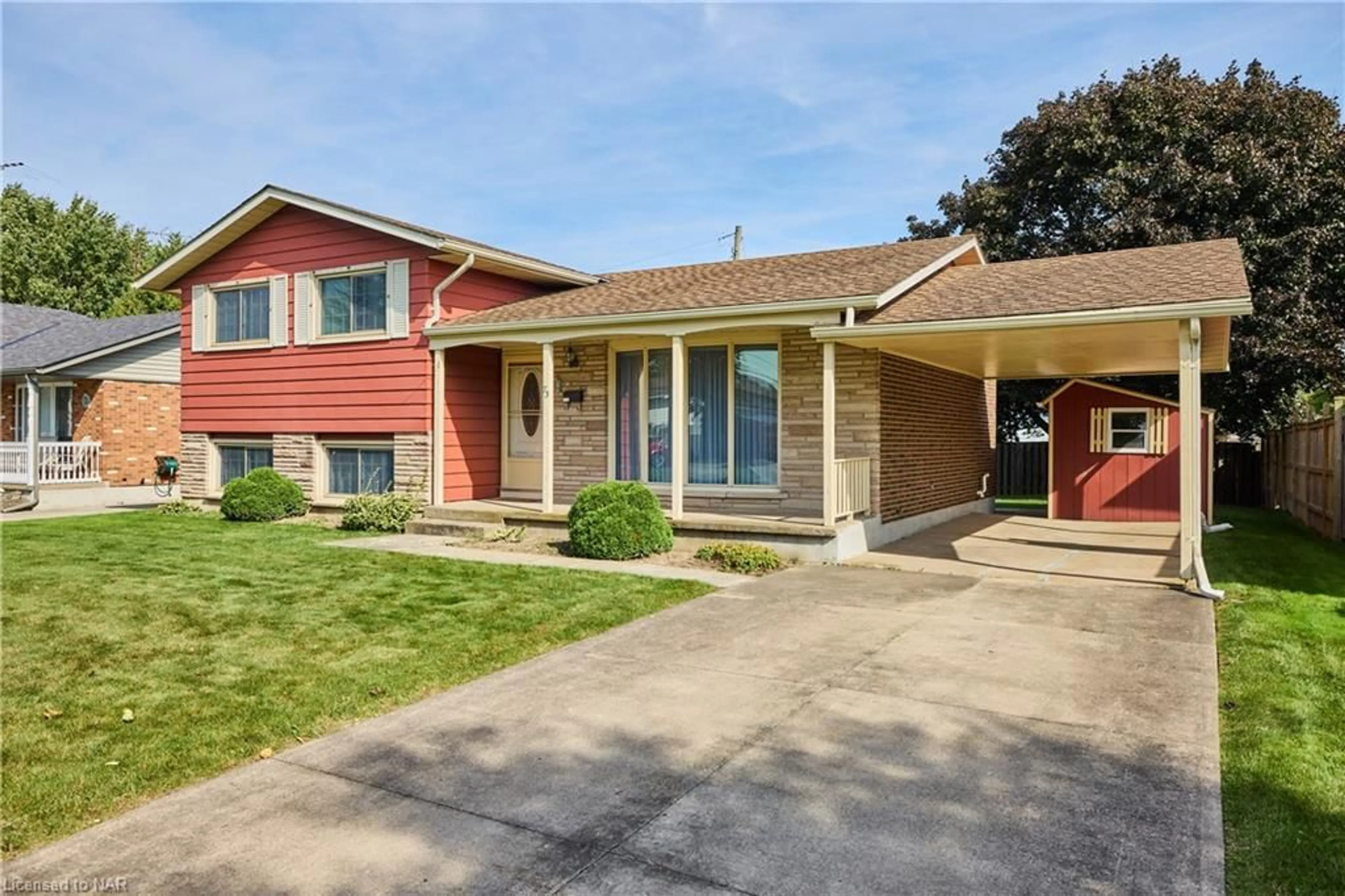 Frontside or backside of a home for 73 Pinehurst Dr, Welland Ontario L3C 3J2