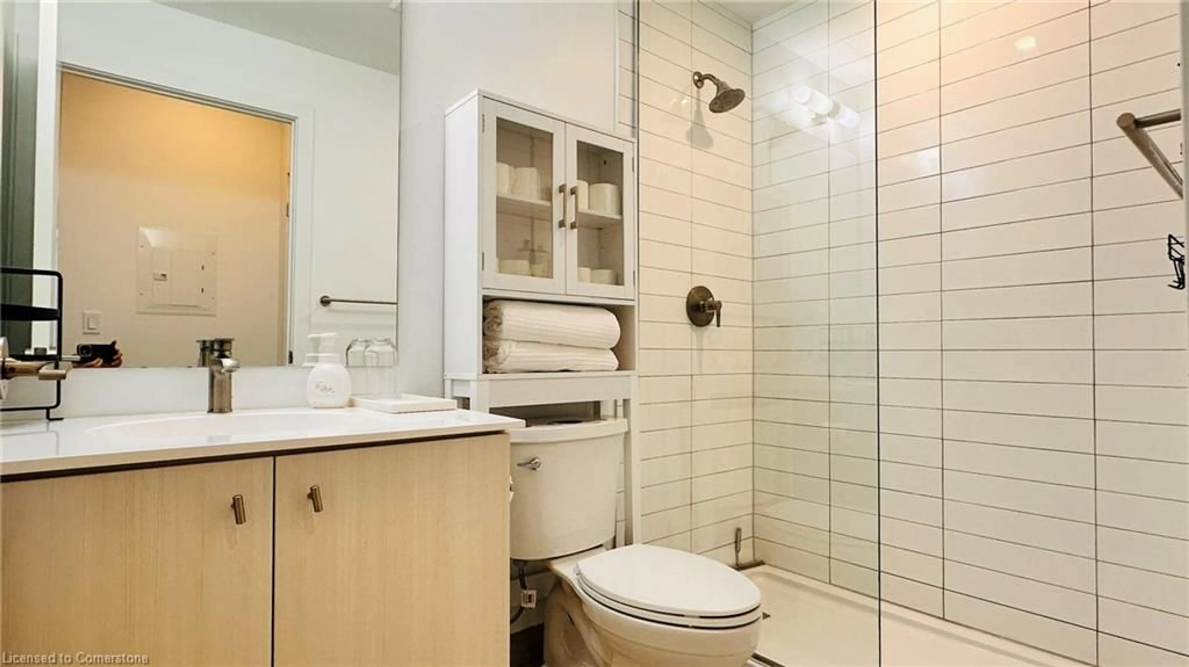 Standard bathroom, ceramic floors for 15 Wellington St #2201, Waterloo Ontario N2G 0E4