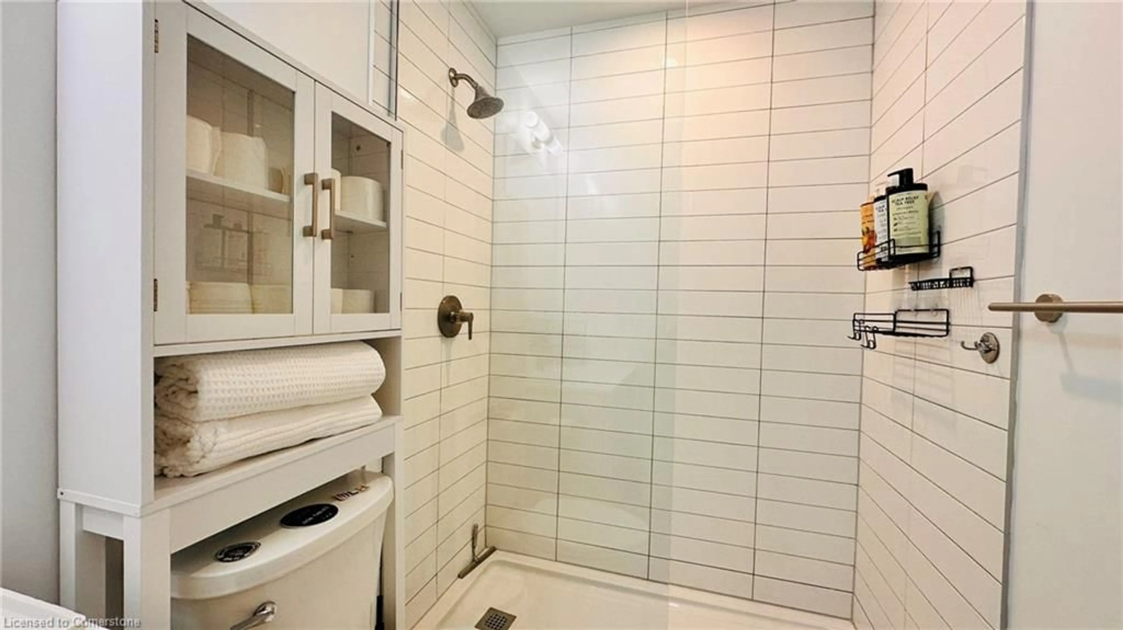 Bathroom, ceramic floors for 15 Wellington St #2201, Waterloo Ontario N2G 0E4