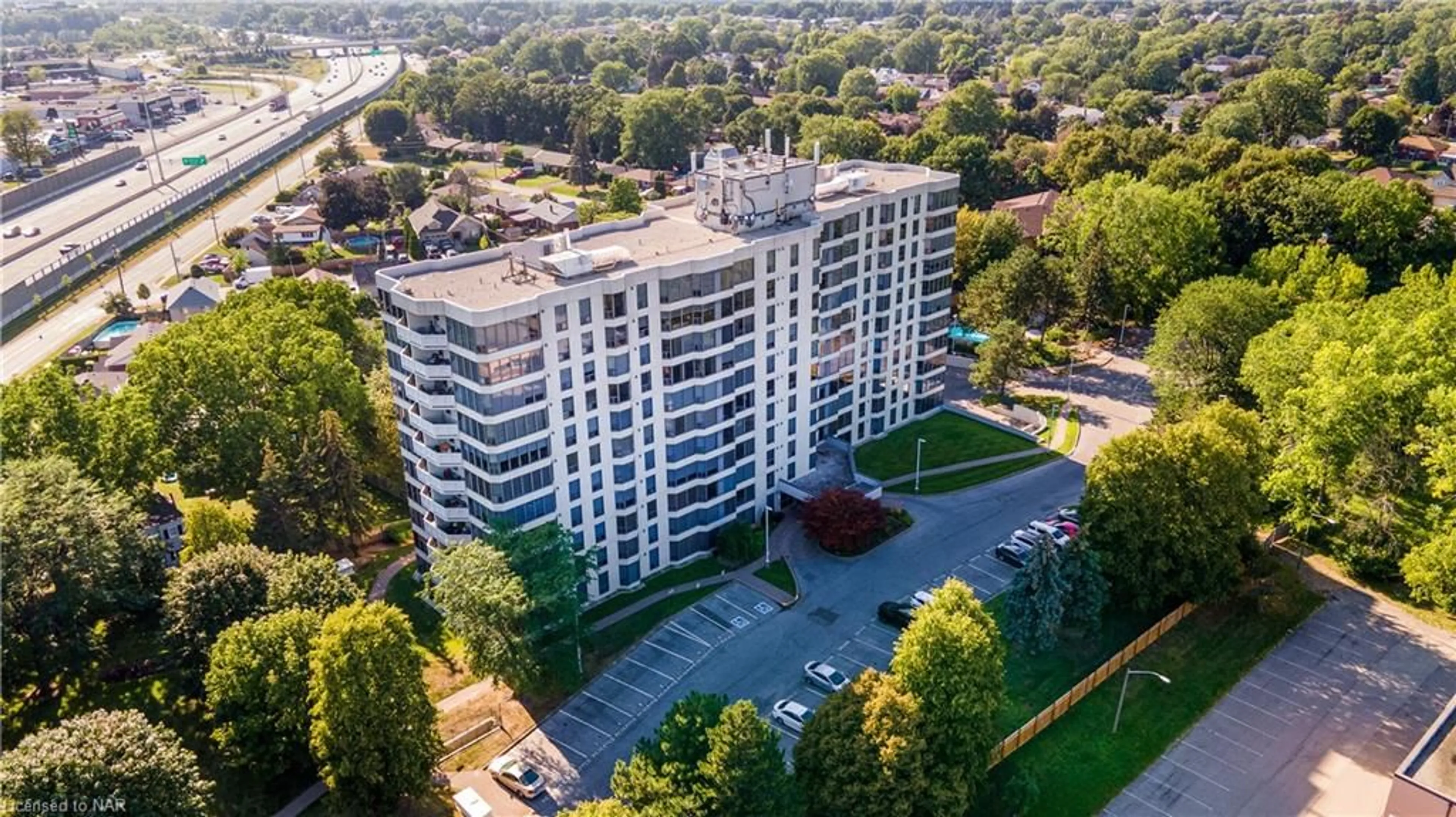 A pic from exterior of the house or condo, the front or back of building for 81 Scott St #812, St. Catharines Ontario L2N 7L5