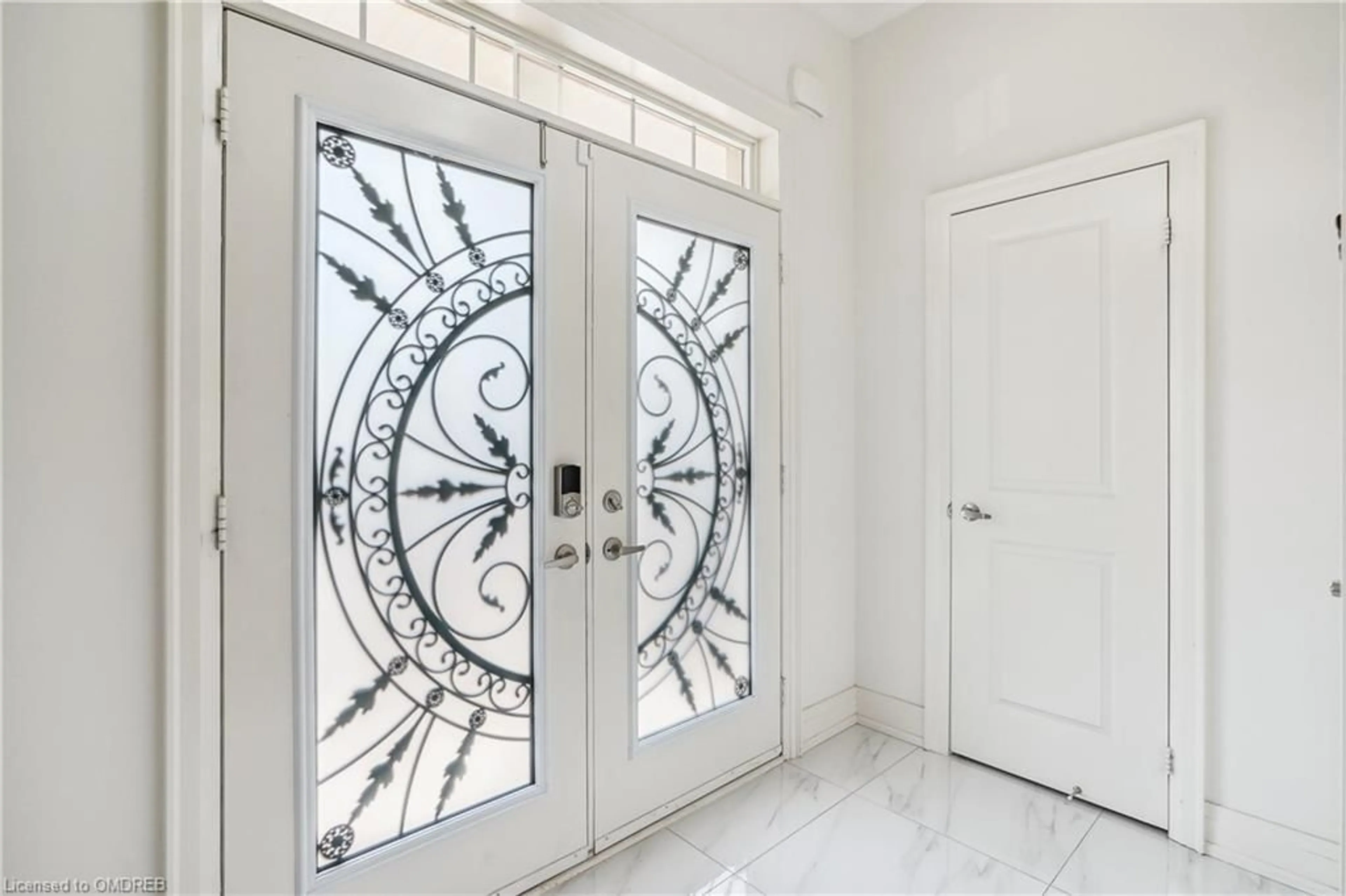 Indoor entryway, ceramic floors for 81 Granite Ridge Trail, Hamilton Ontario L8B 1Y6