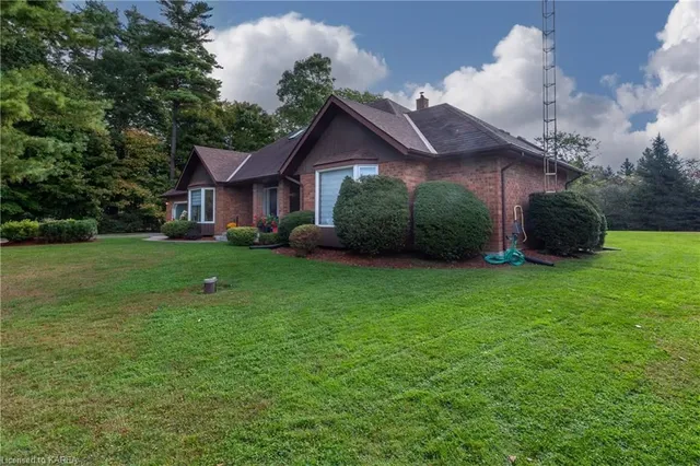 1 Clow Crt, Mallorytown 4