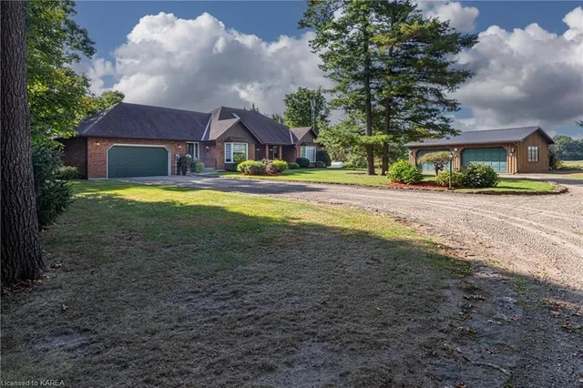 1 Clow Crt, Mallorytown 5