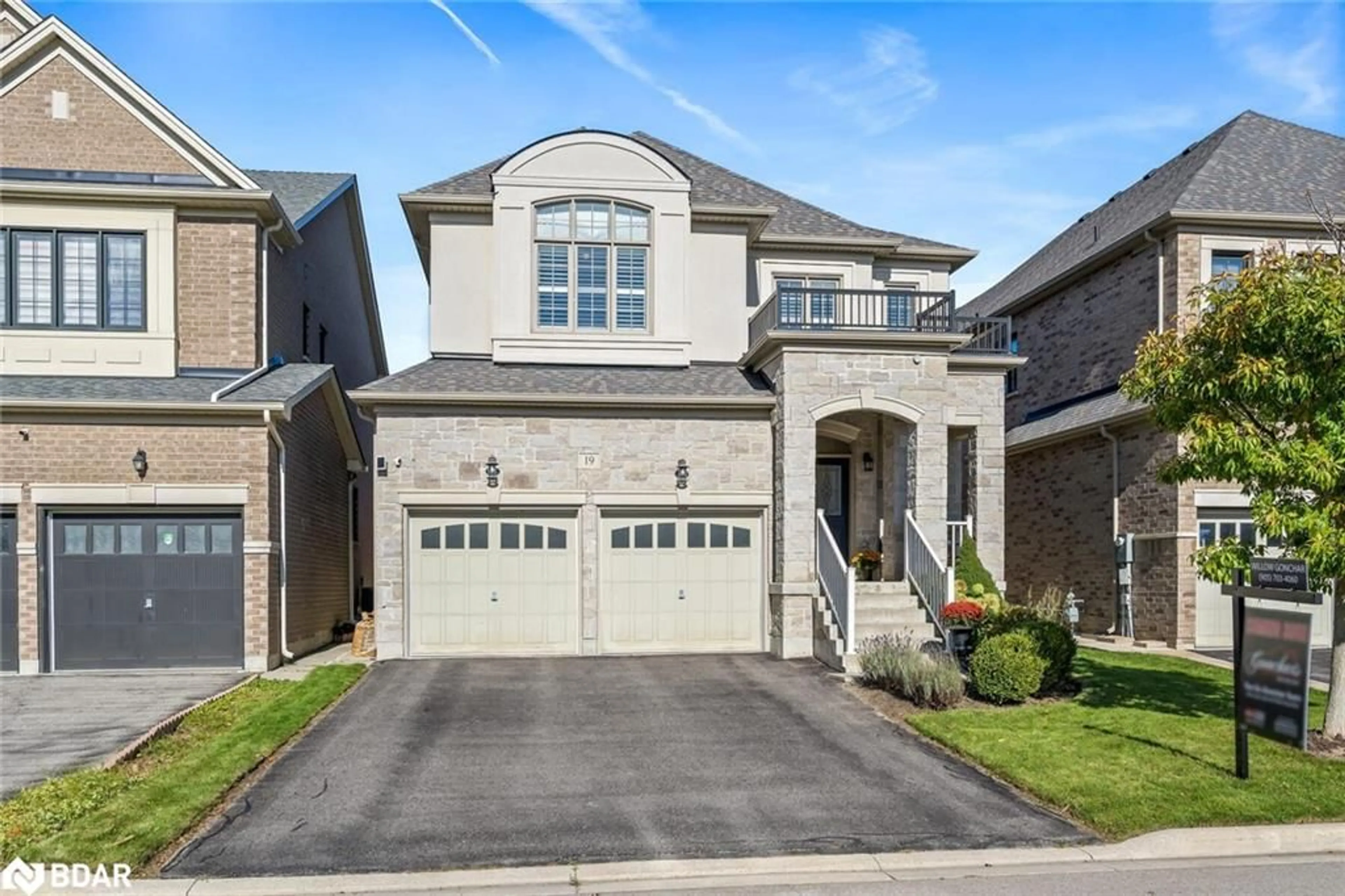 Frontside or backside of a home, cottage for 19 Mugford Cres, Brampton Ontario L6Y 6A7