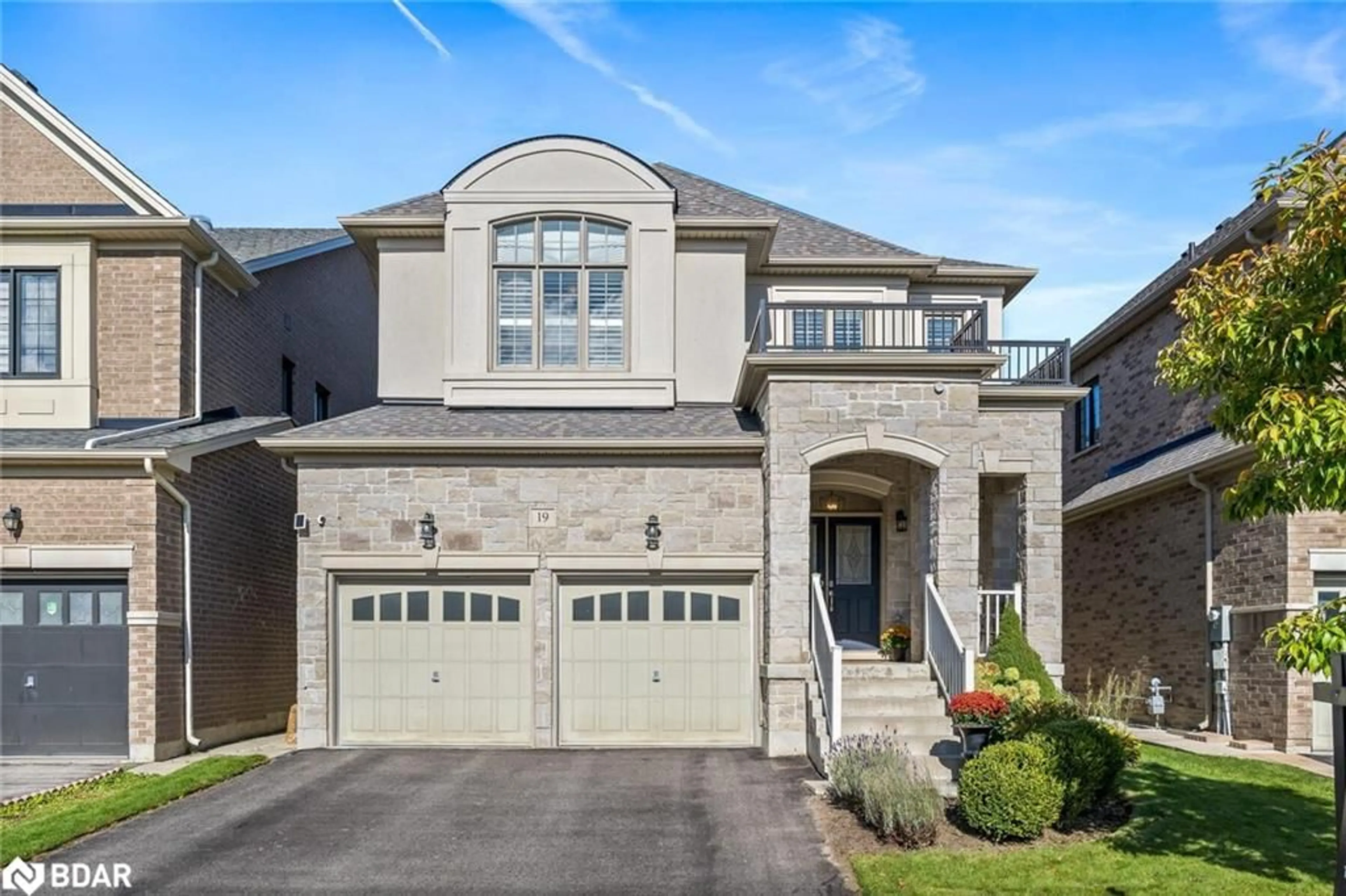 Frontside or backside of a home, cottage for 19 Mugford Cres, Brampton Ontario L6Y 6A7