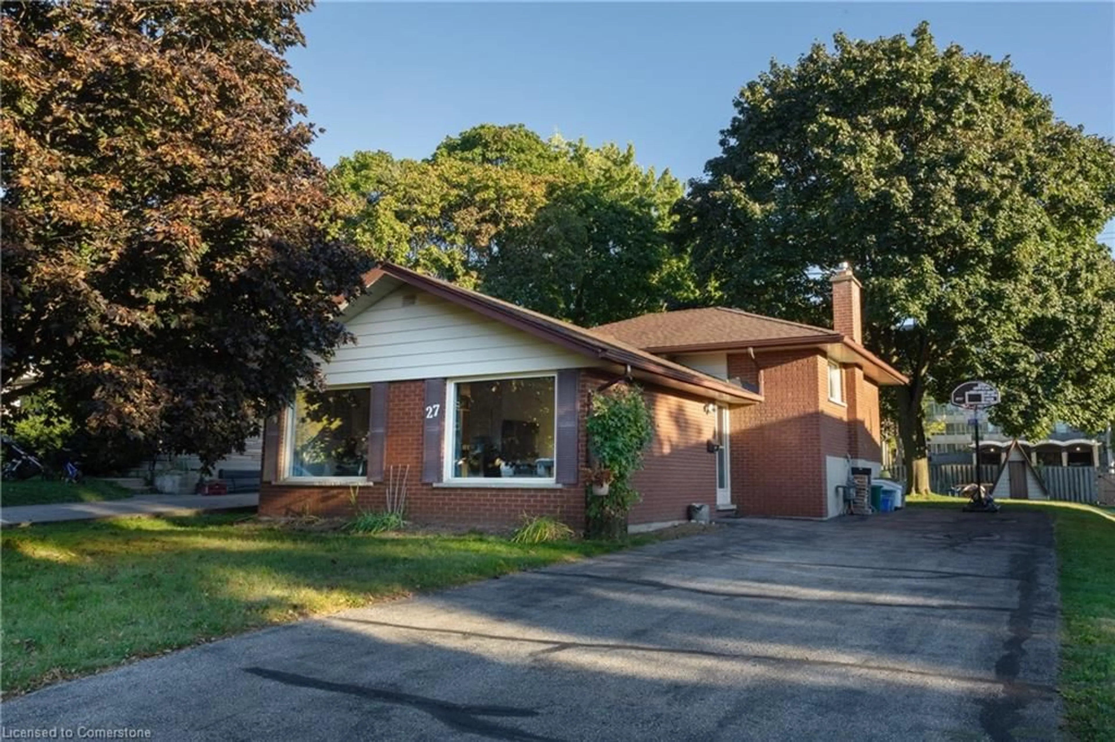 Frontside or backside of a home for 27 Lyle Pl, Kitchener Ontario N2B 2T7