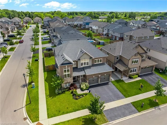 133 Lametti Dr, Fonthill 2