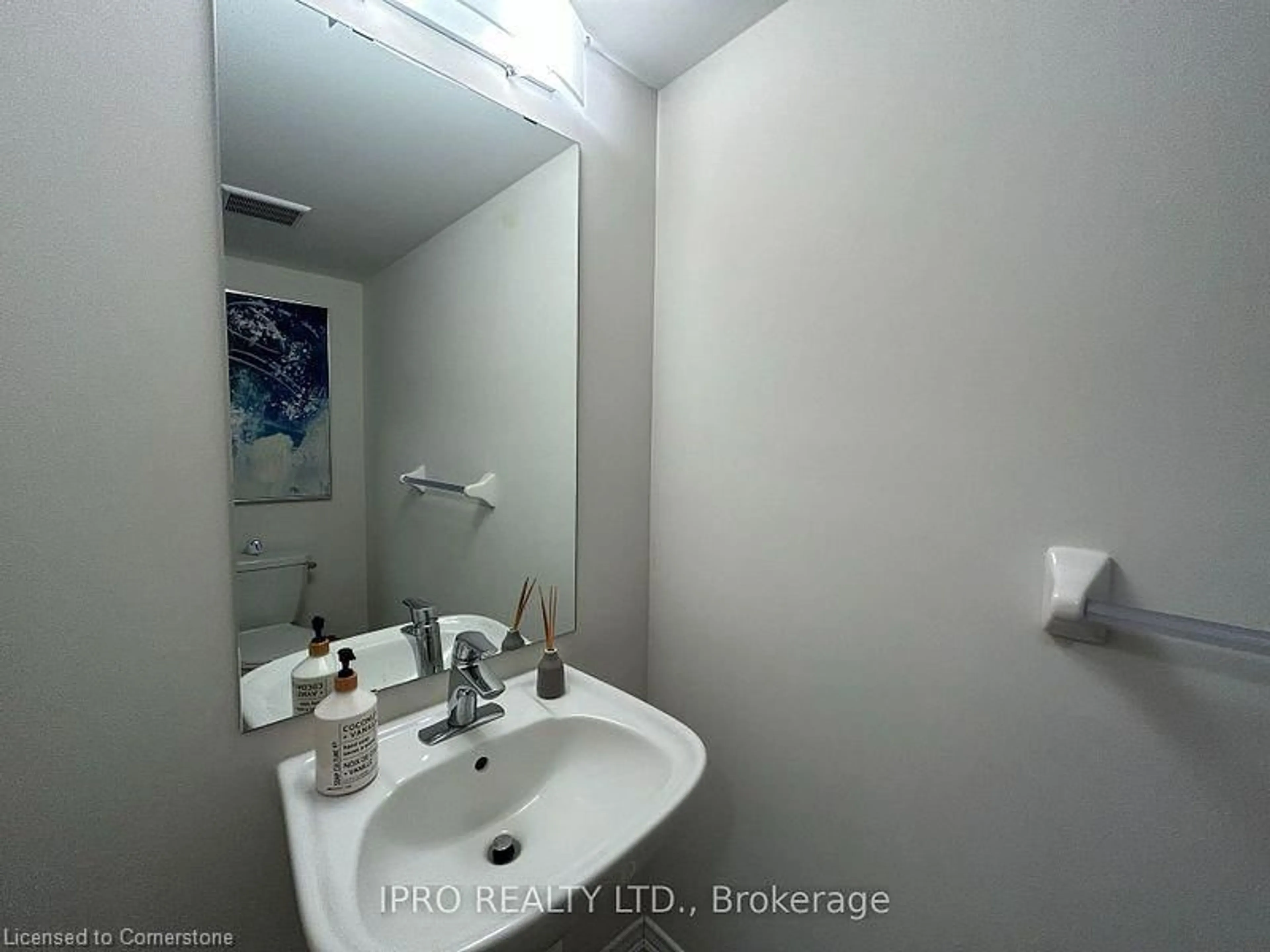 Standard bathroom for 122 Munro Cir, Brantford Ontario M3T 0R4