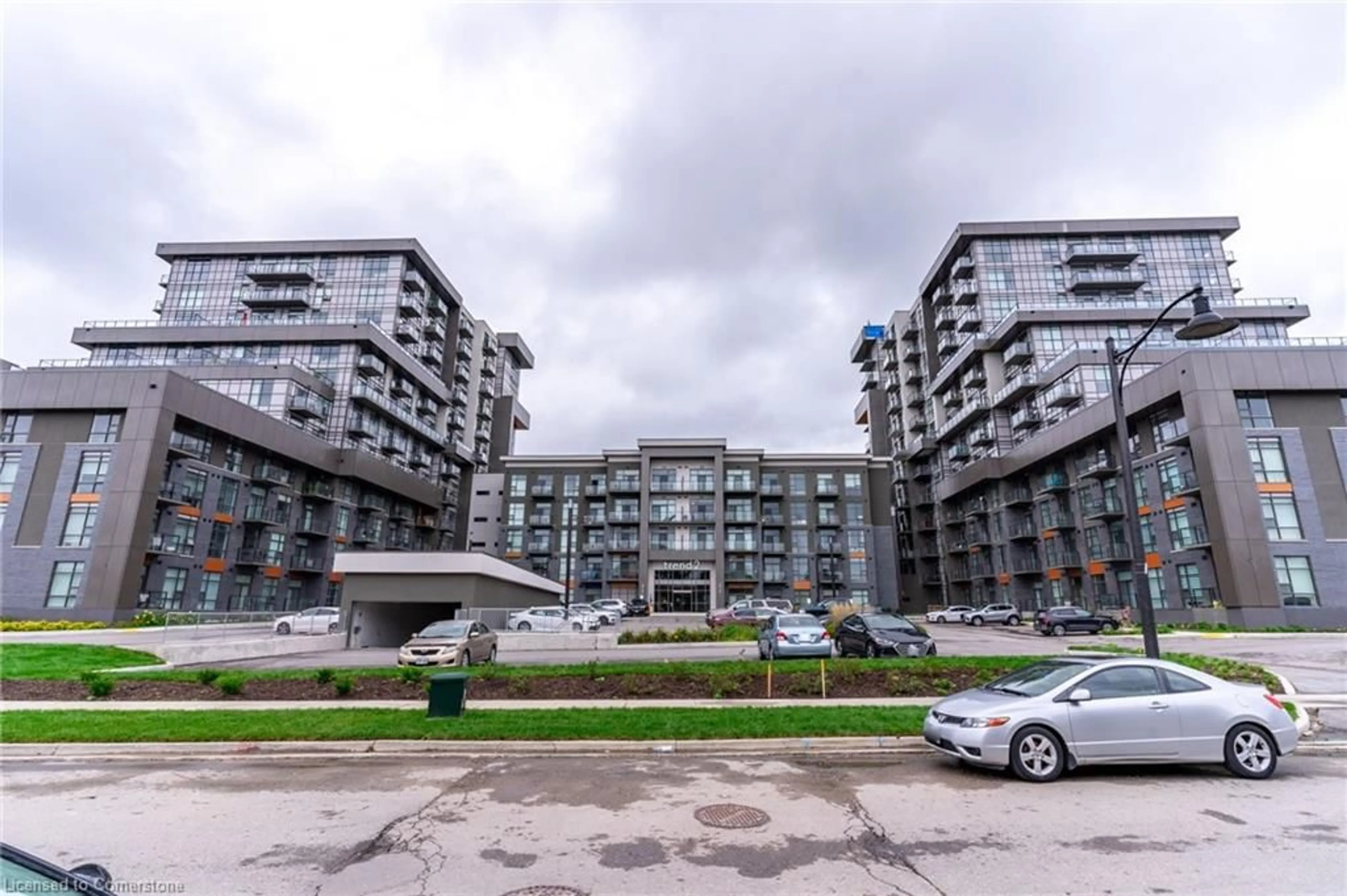 A pic from exterior of the house or condo, the street view for 460 Dundas St #507, Waterdown Ontario L8B 2A5