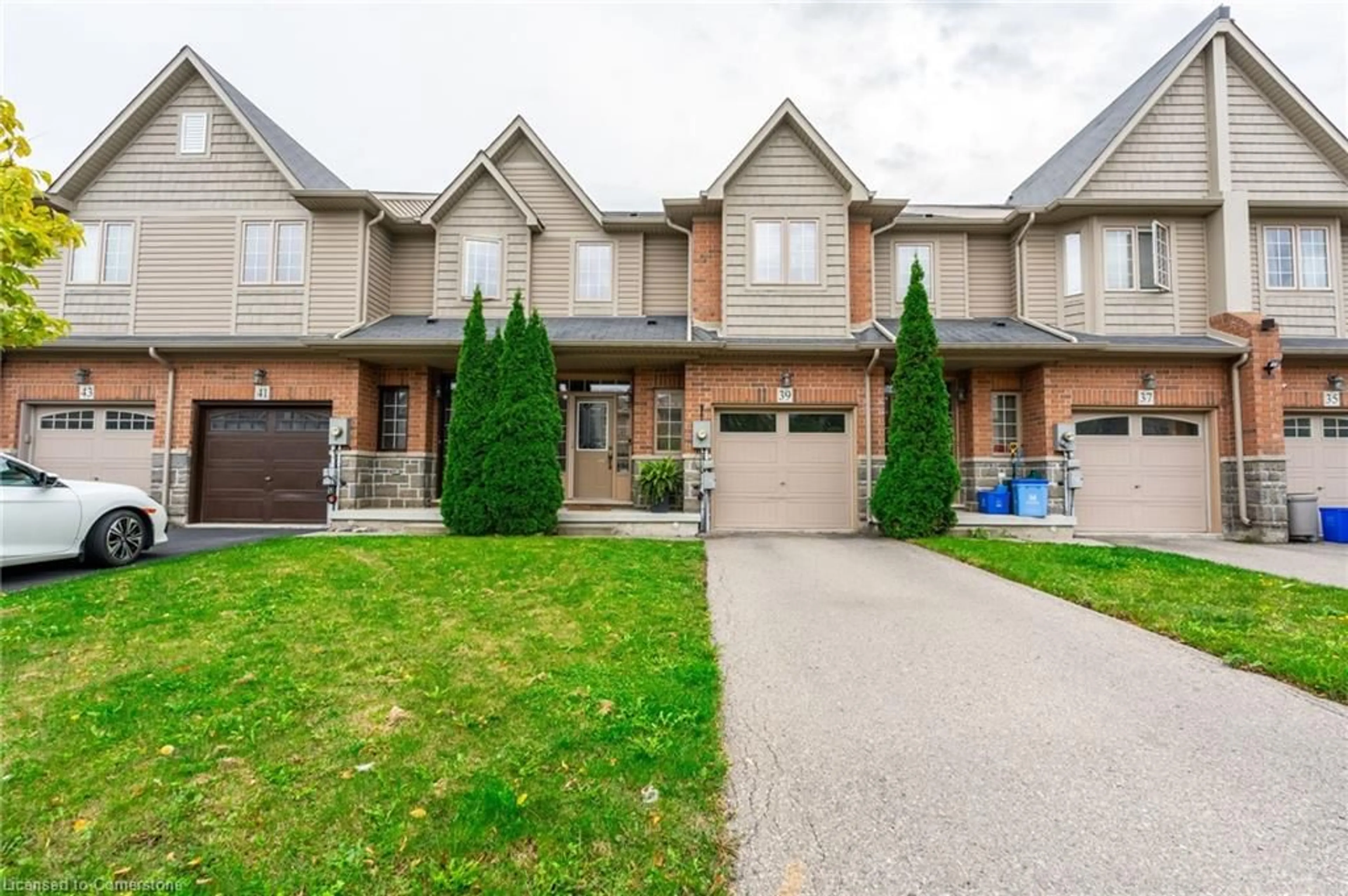 A pic from exterior of the house or condo, the street view for 39 Bankfield Cres, Hamilton Ontario L8J 0C1