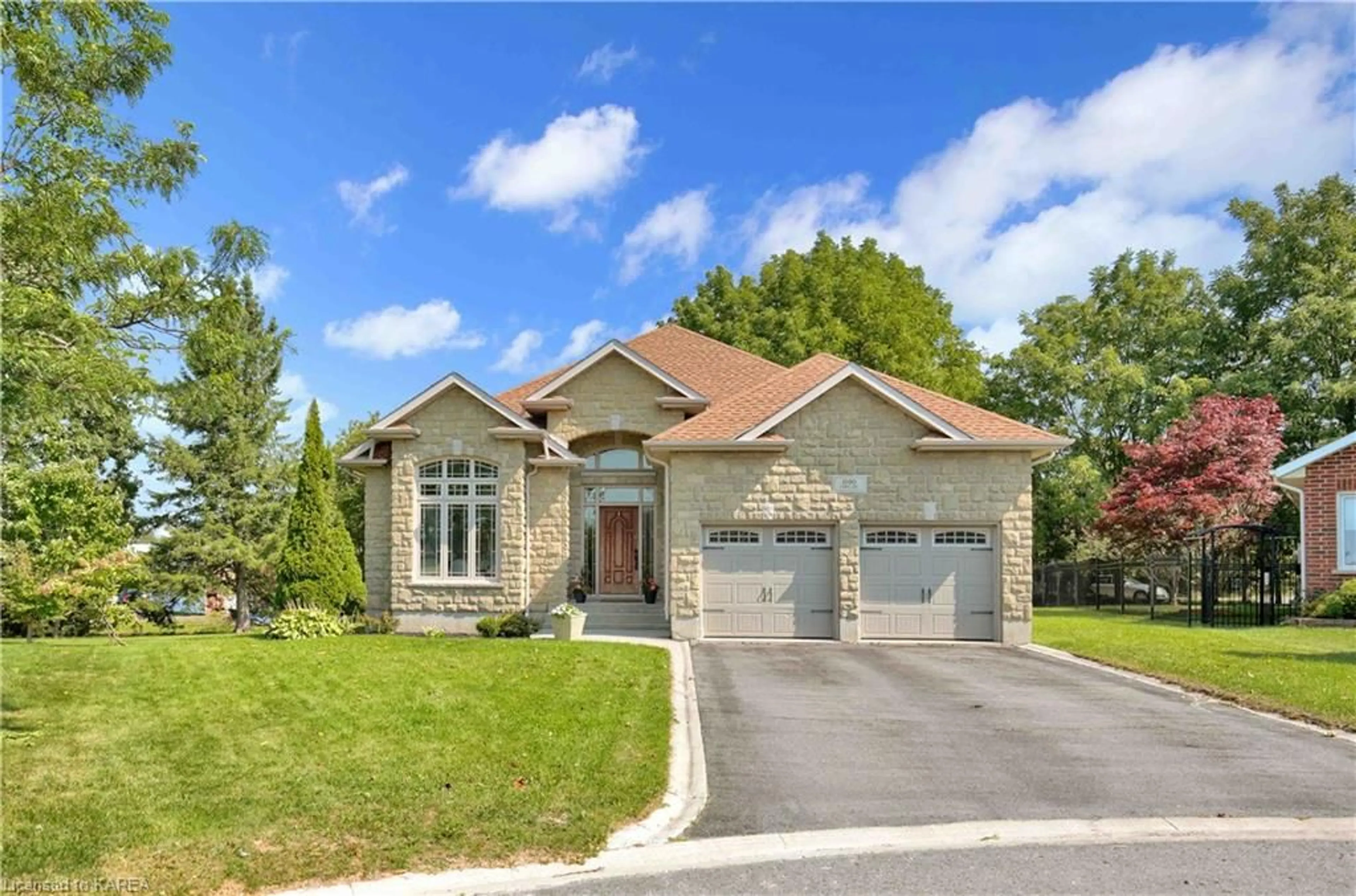 Home with brick exterior material for 1090 Fawn Crt, Kingston Ontario K7P 0A3