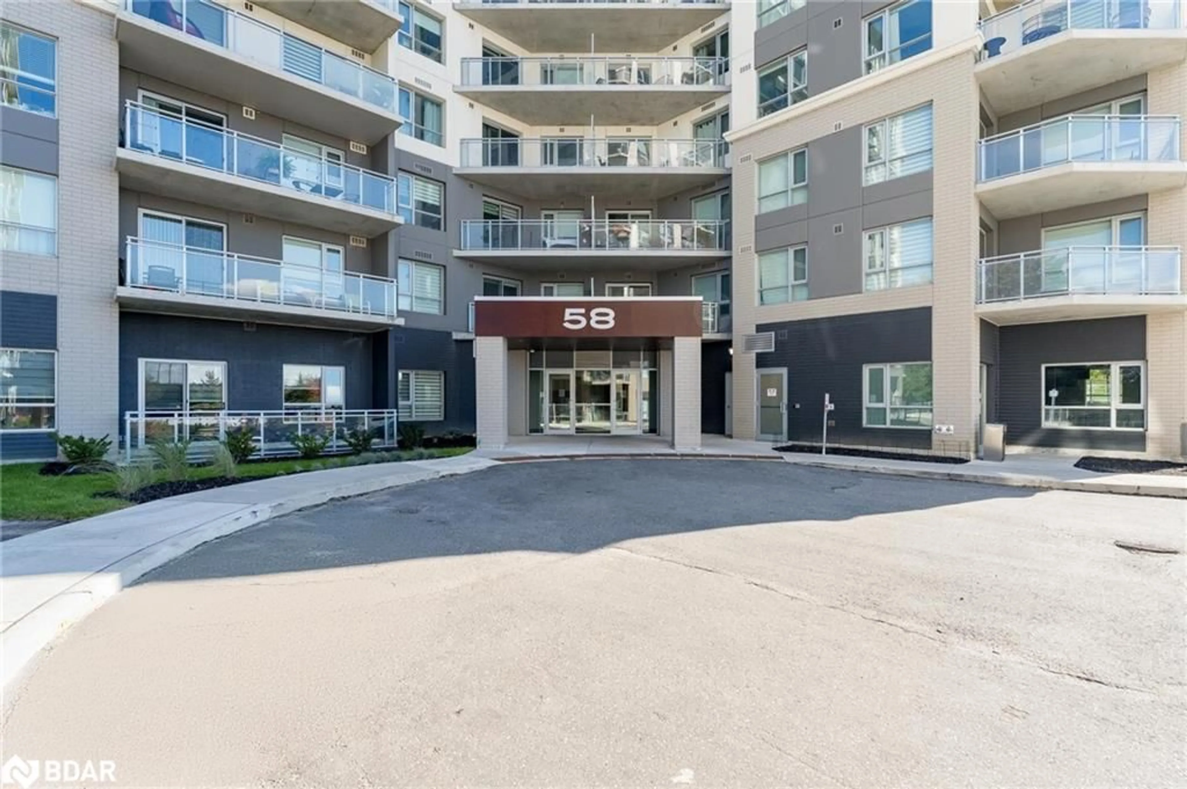 A pic from exterior of the house or condo for 58 Lakeside Terr #812, Barrie Ontario L4M 0L5