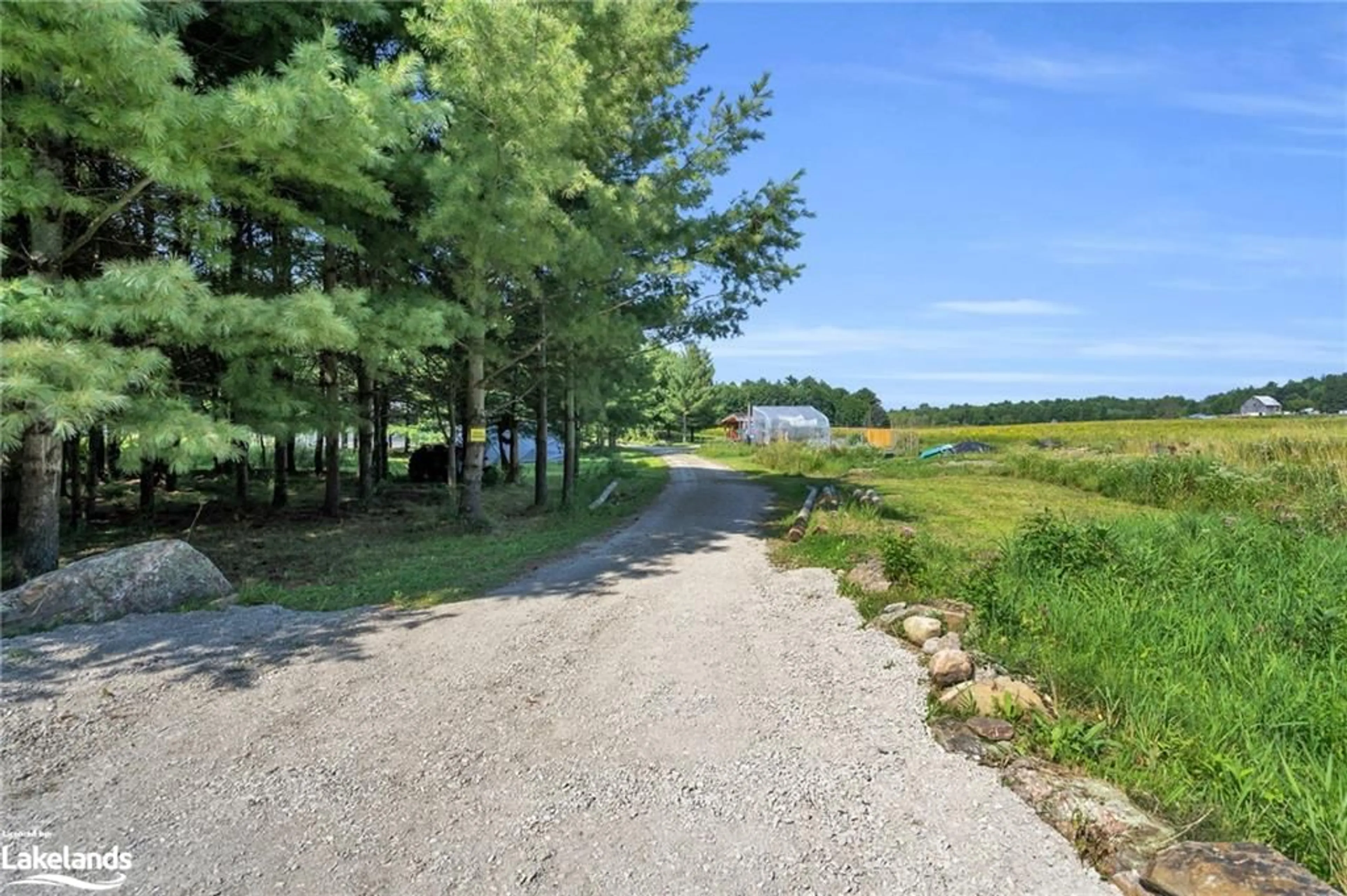 Patio, the street view for 1184 Graham Rd, Severn Bridge Ontario P0E 1N0