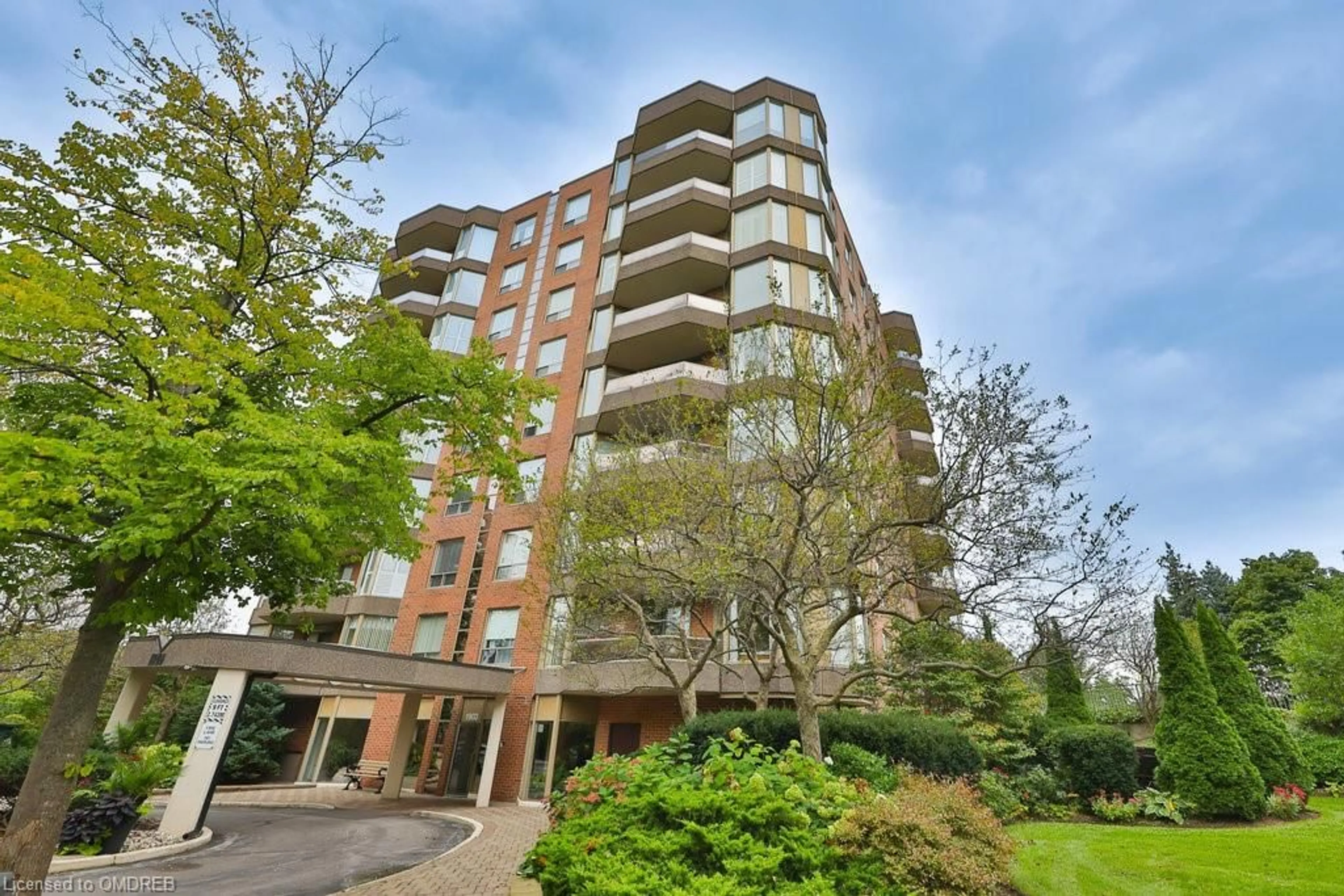 A pic from exterior of the house or condo for 1903 Pilgrims Way #305, Oakville Ontario L6M 2X1