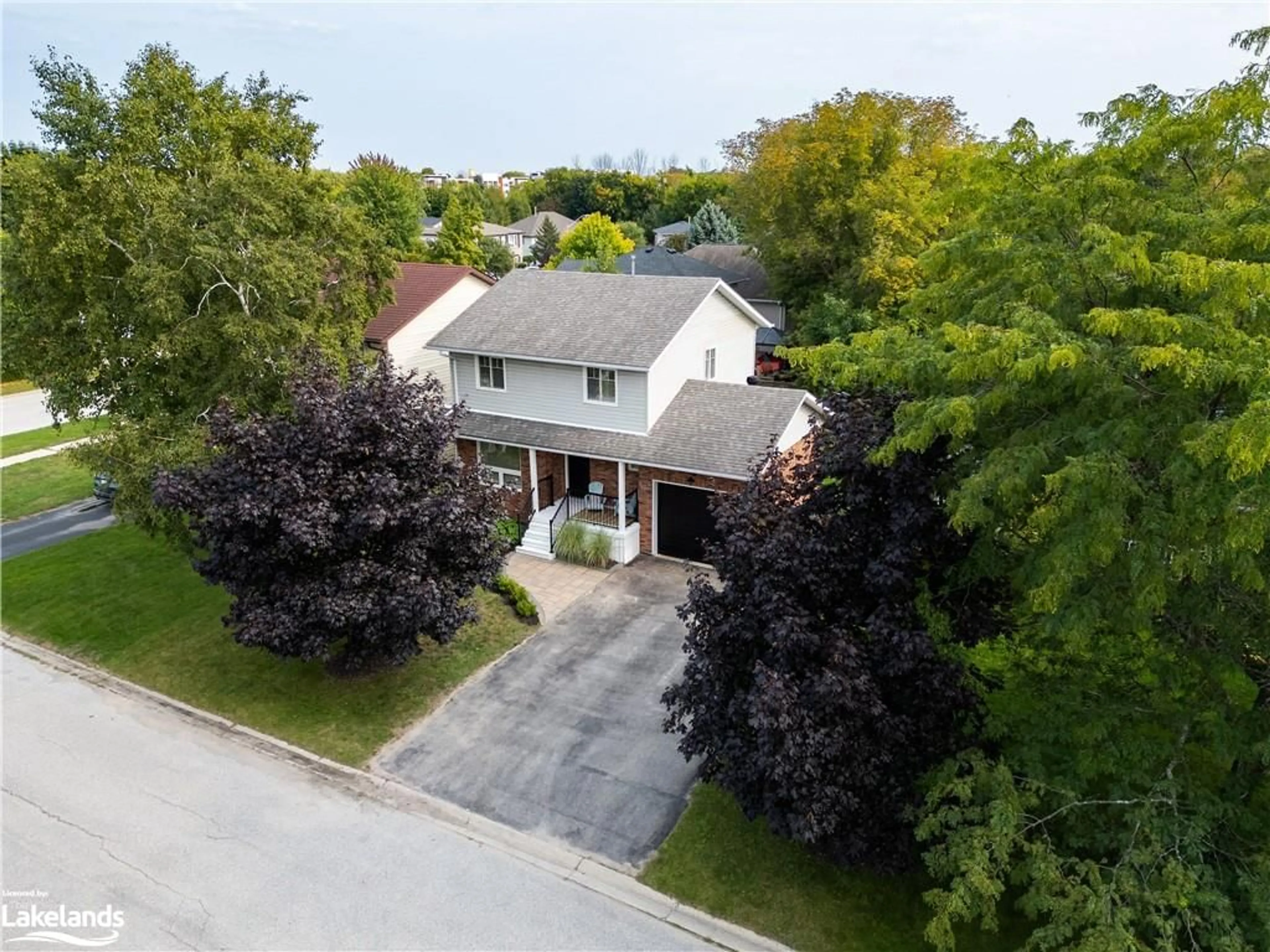 Frontside or backside of a home, cottage for 18 Godden St, Collingwood Ontario L9Y 4S5