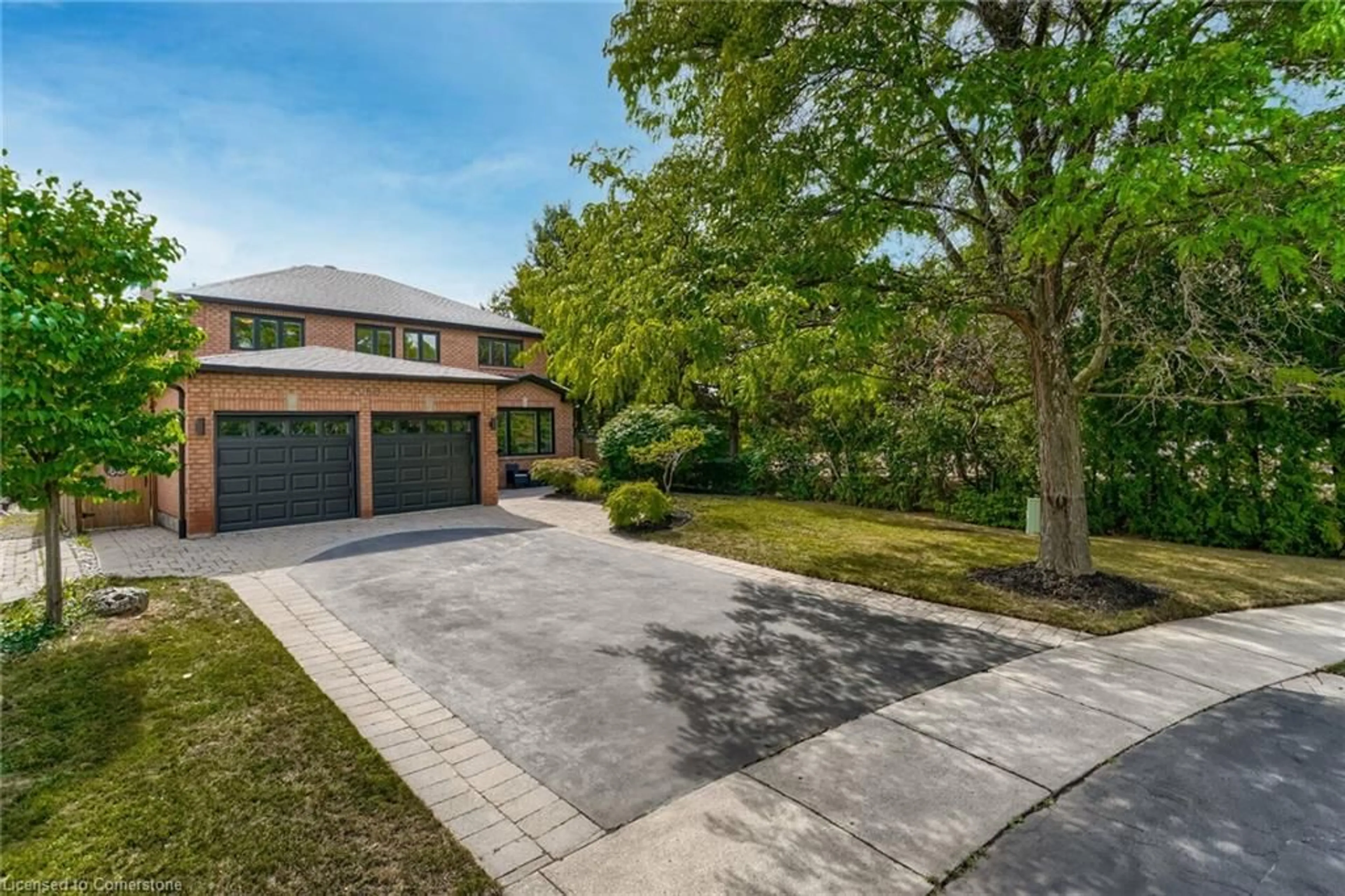 Frontside or backside of a home for 2080 Grenville Dr, Oakville Ontario L6H 3Y4