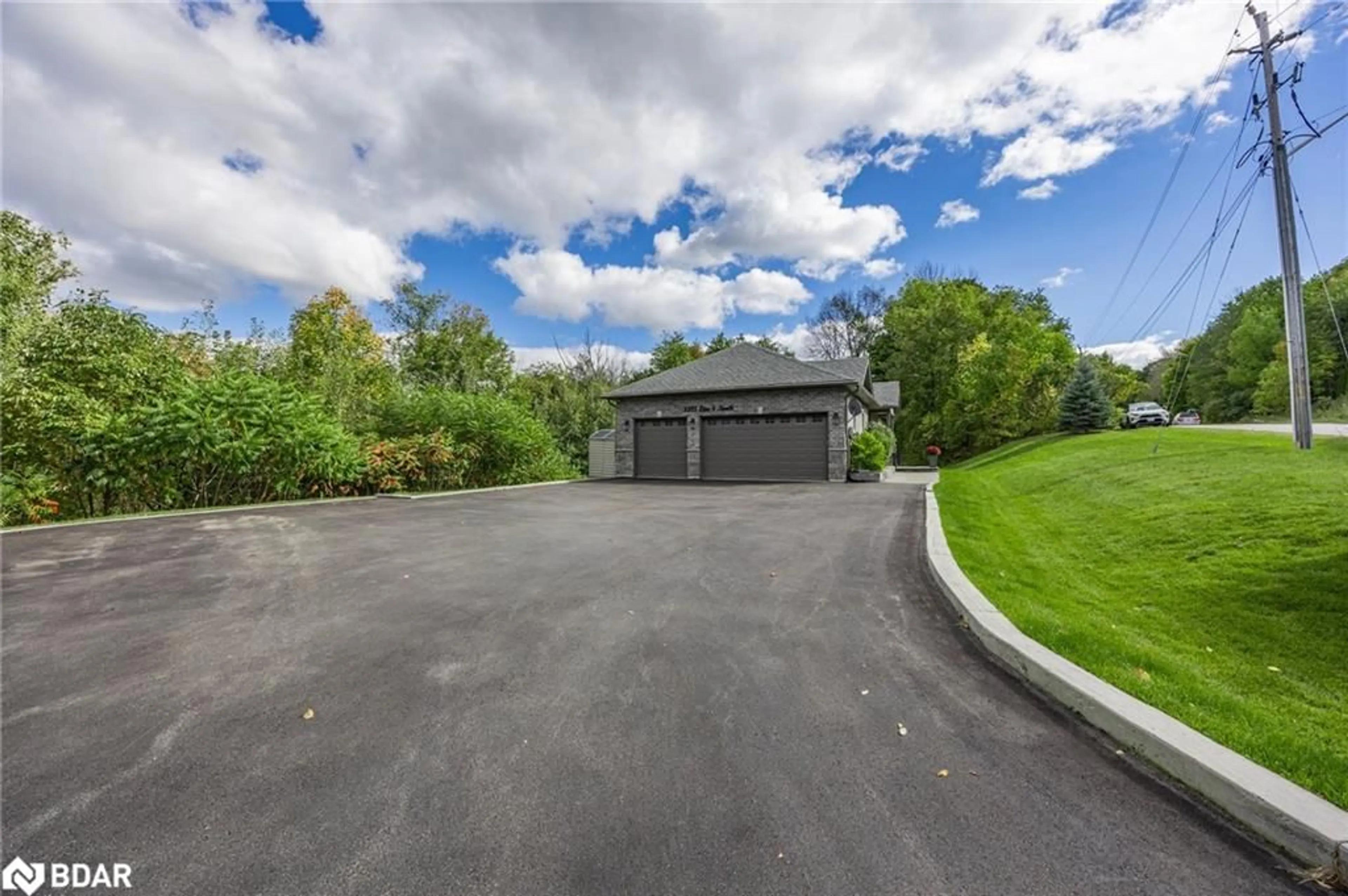 Indoor garage, cement floor for 3375 Line 6 North Line, Oro-Medonte Ontario L0K 1E0