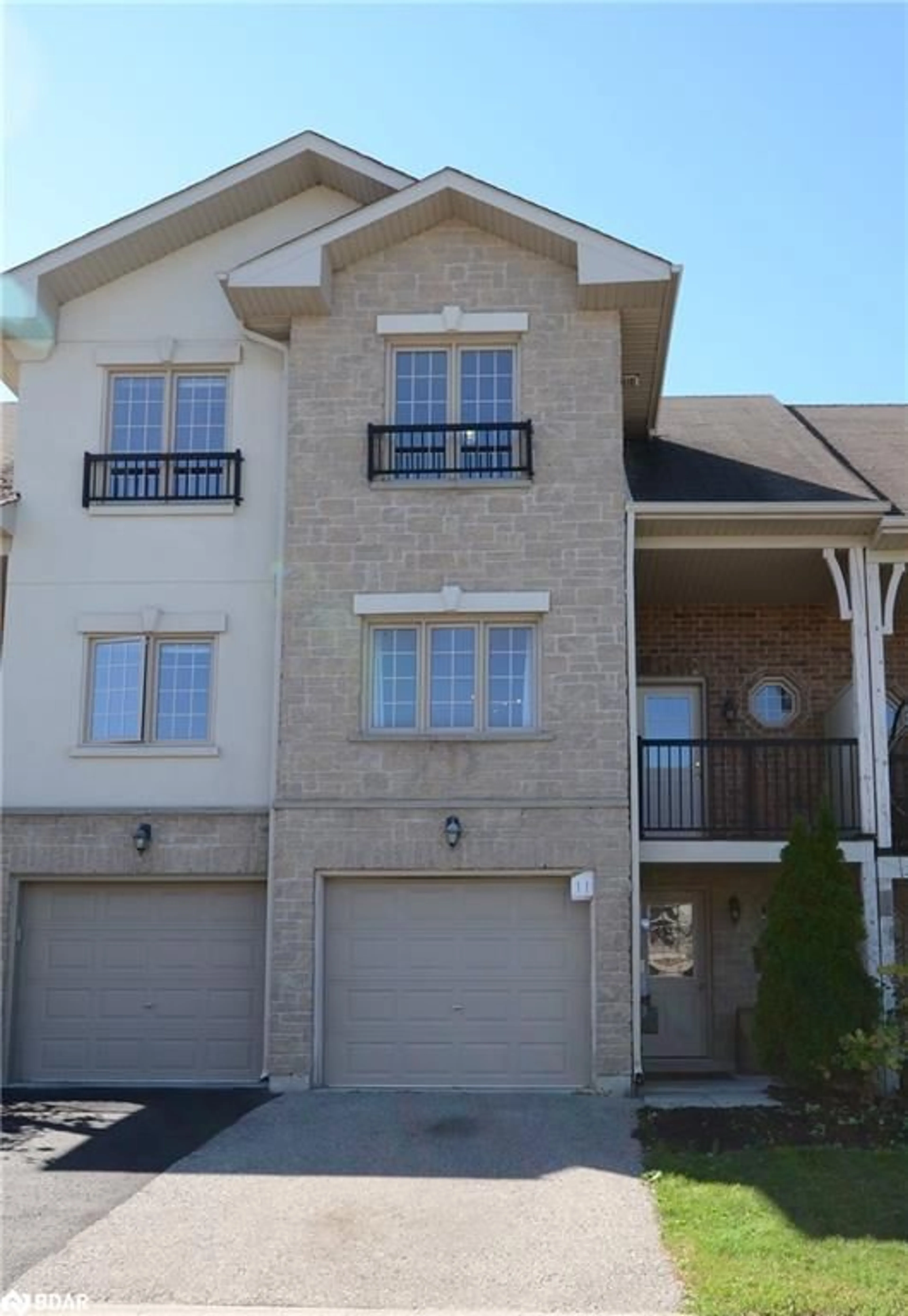 A pic from exterior of the house or condo for 175 Stanley Street St #11, Barrie Ontario L4M 0G2