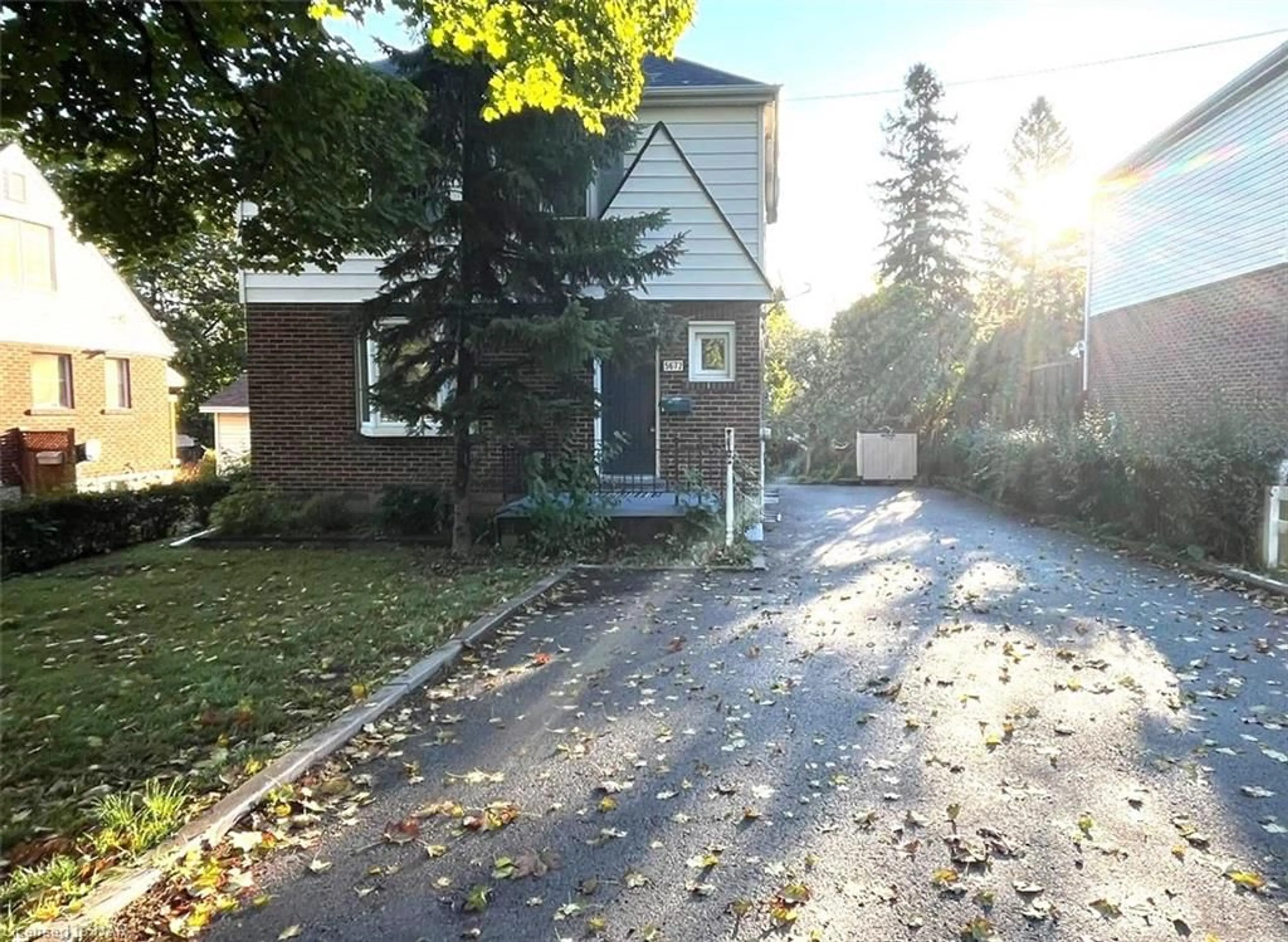 Frontside or backside of a home, the street view for 5672 Drummond Rd, Niagara Falls Ontario L2G 4L4