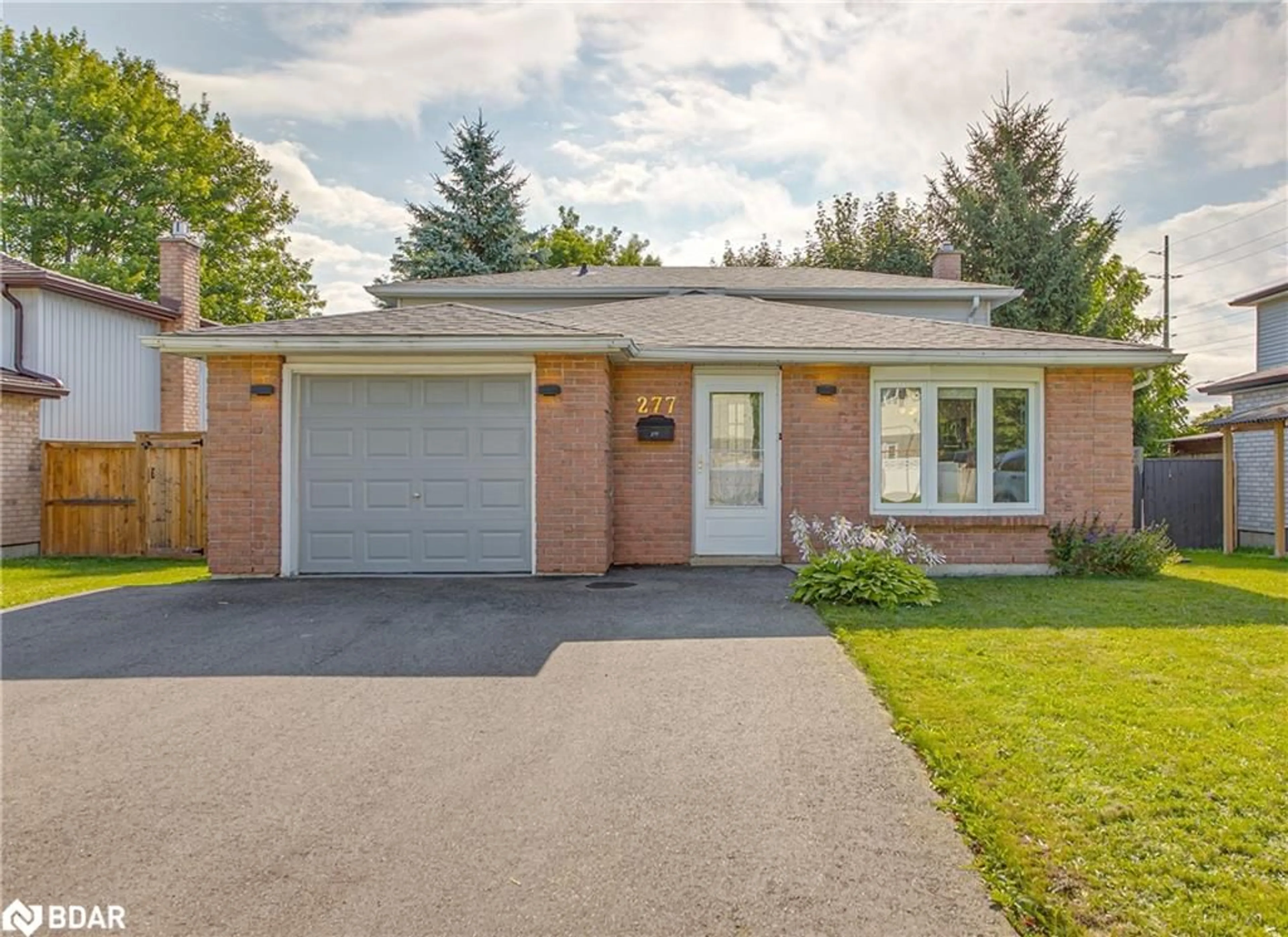 Frontside or backside of a home for 277 Nelson St, Barrie Ontario L4M 5P6