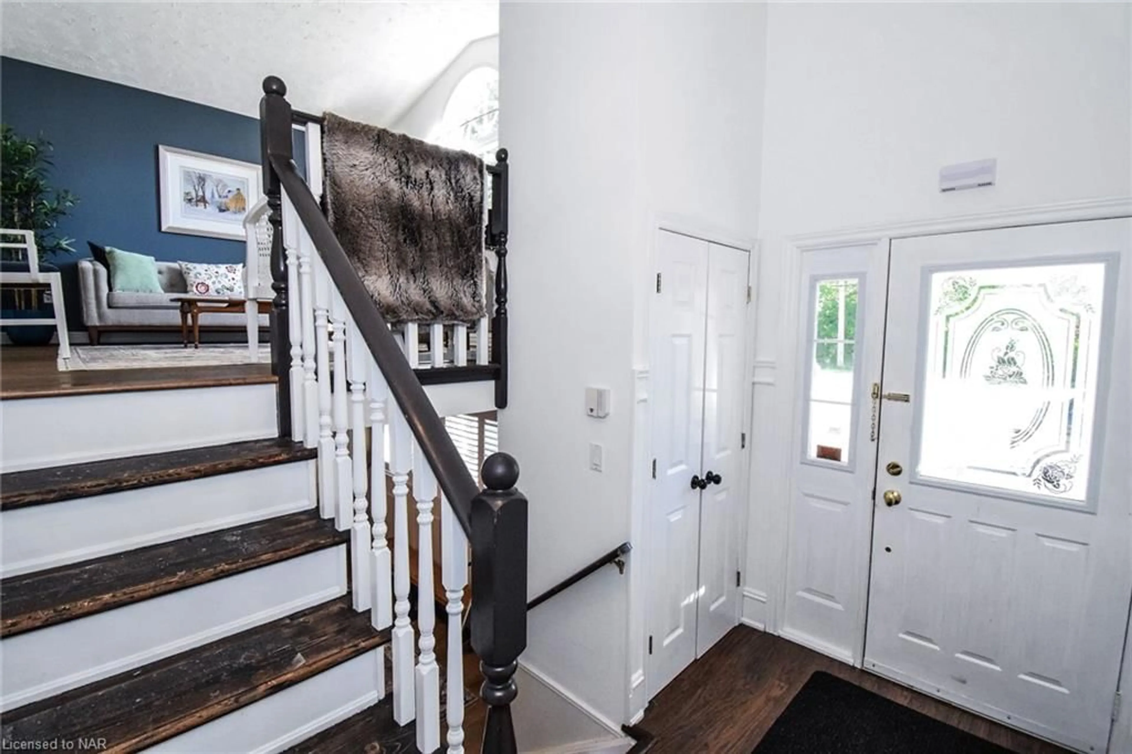 Indoor entryway, wood floors for 199 Lakewood Ave, Crystal Beach Ontario L0S 1B0