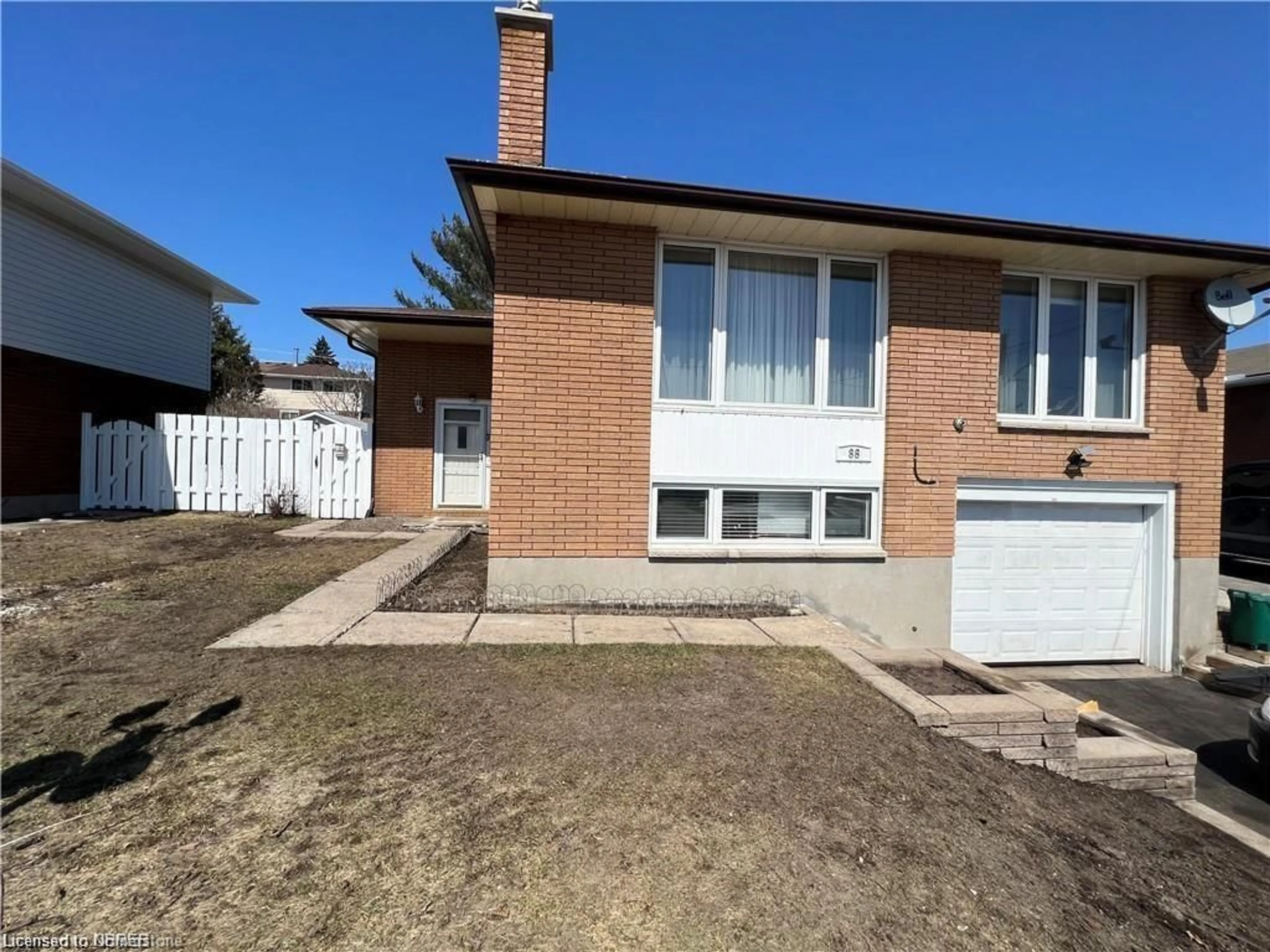 Frontside or backside of a home, the street view for 88 Beverly Rd, North Bay Ontario P1B 7P8