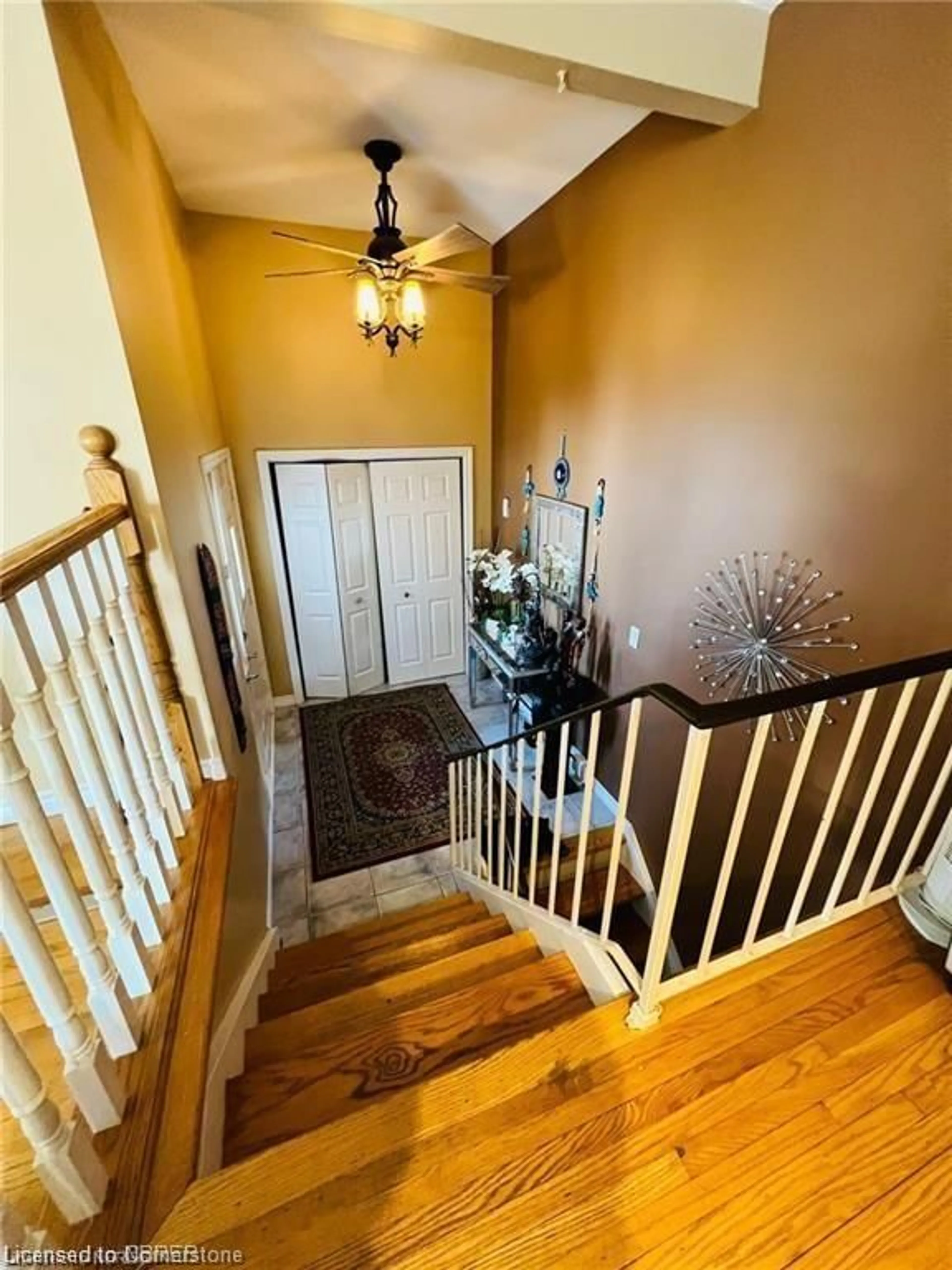 Indoor entryway, wood floors for 88 Beverly Rd, North Bay Ontario P1B 7P8