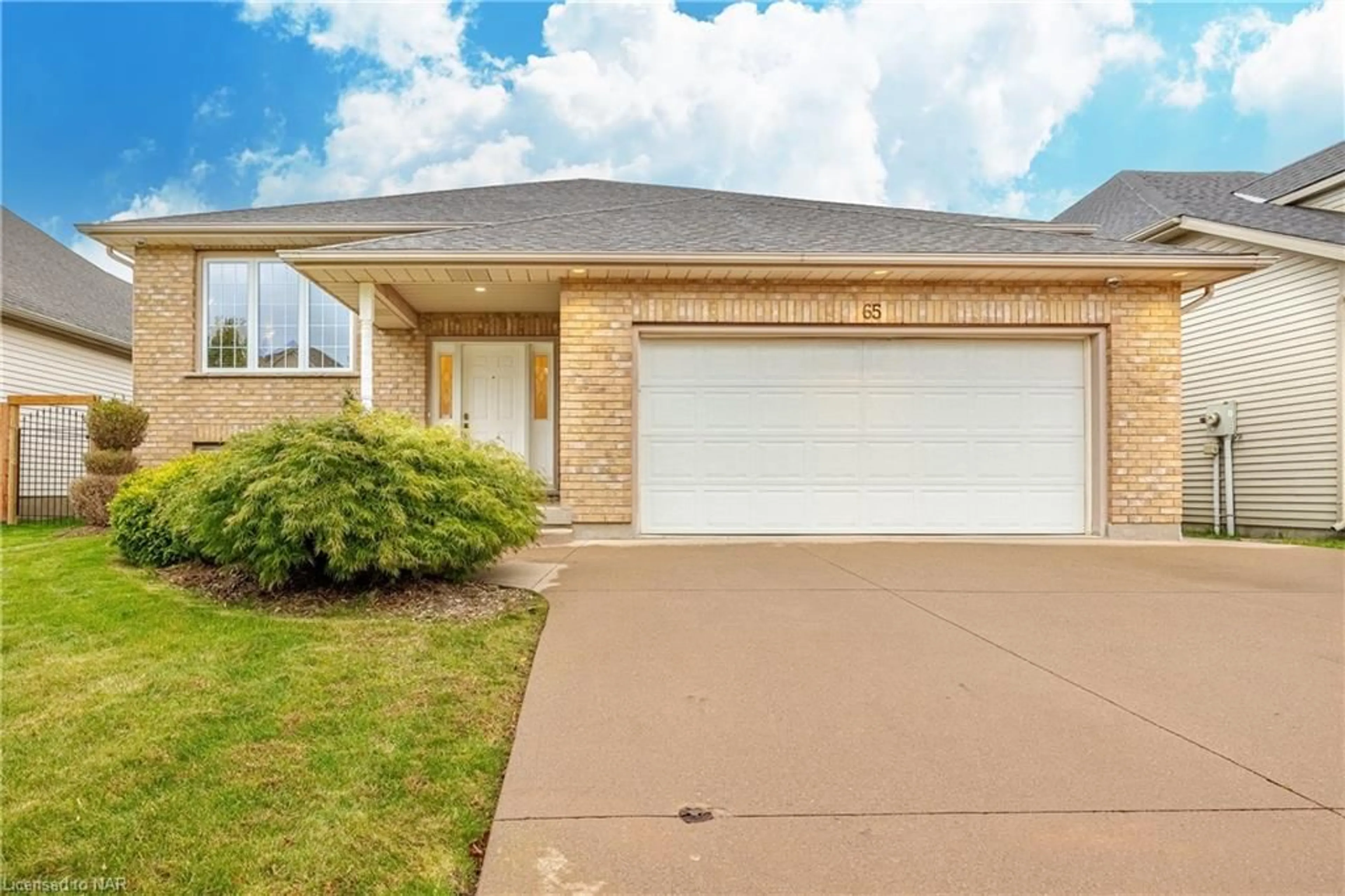 Frontside or backside of a home, the street view for 65 Arbour Glen Dr, St. Catharines Ontario L2W 1C6