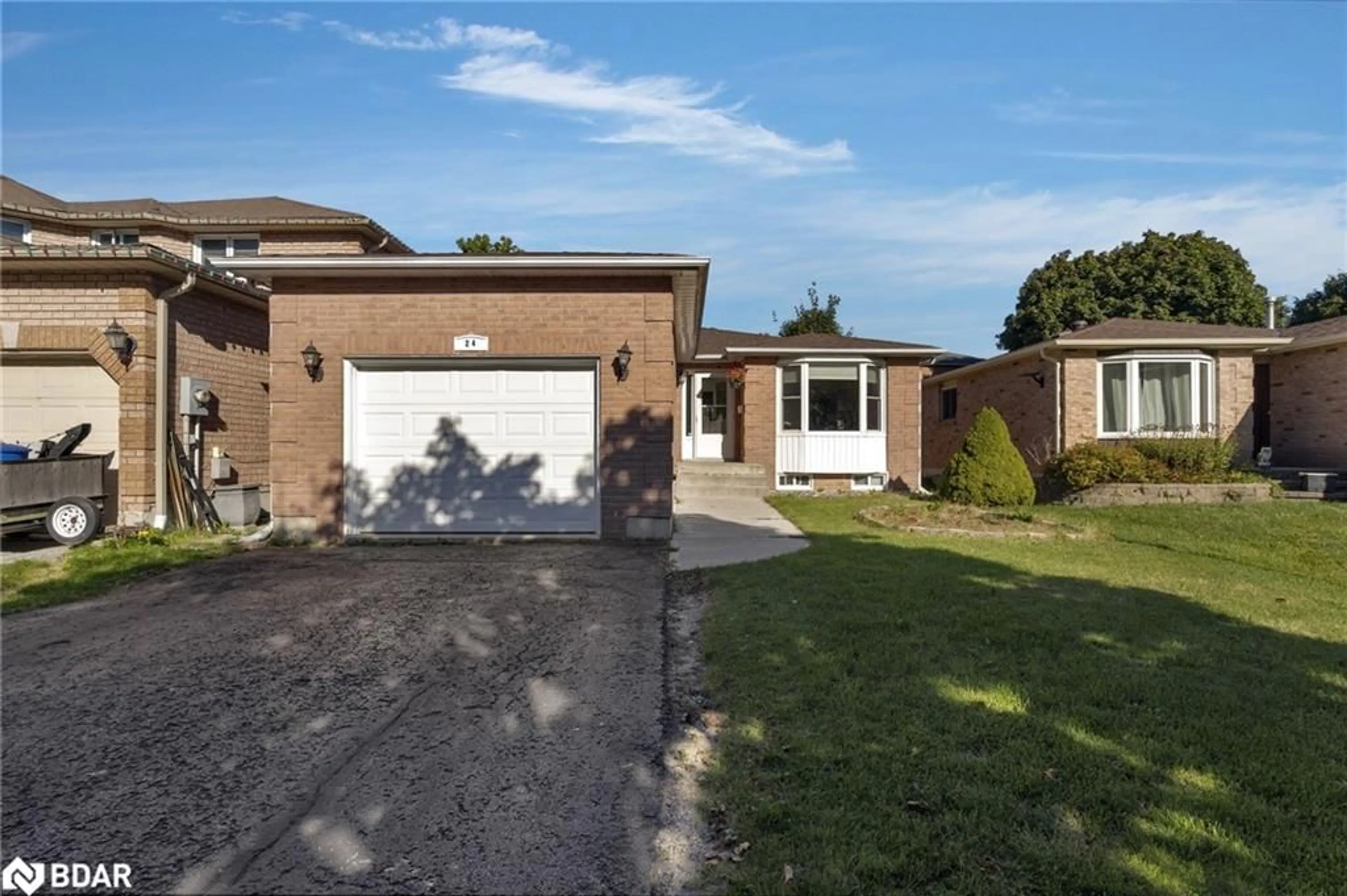 Frontside or backside of a home, cottage for 24 Mcveigh Dr, Barrie Ontario L4N 7E2