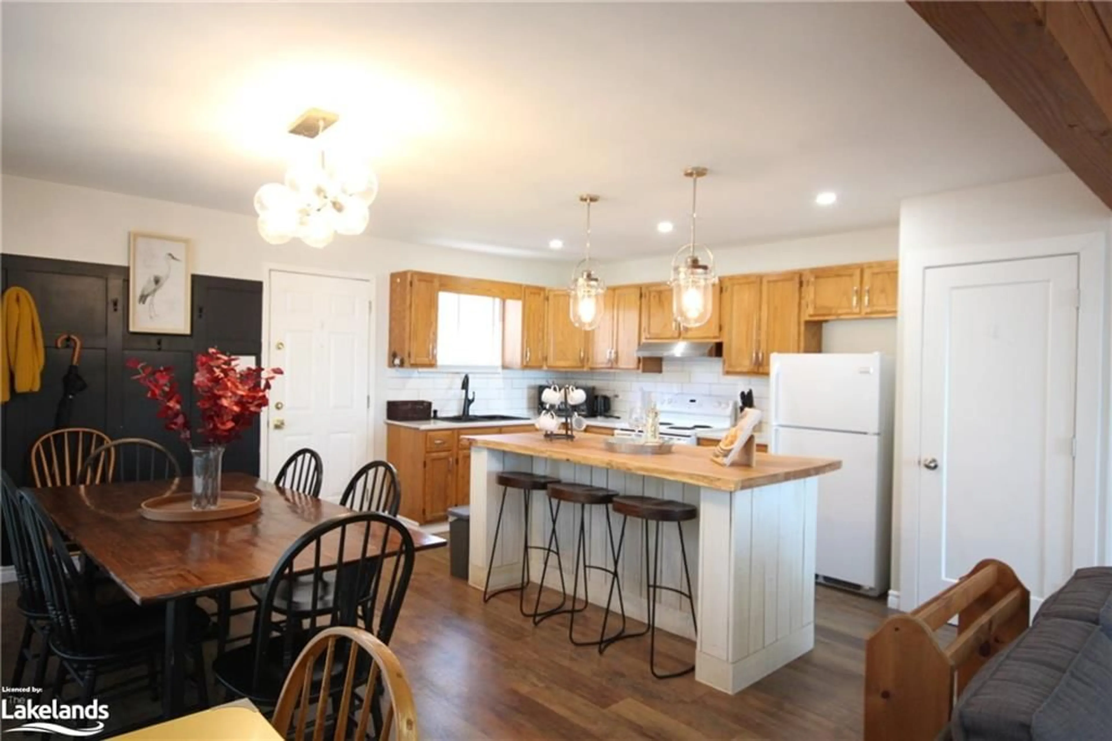 Open concept kitchen for 51 Grandview Rd, Tay Ontario L0K 1R0