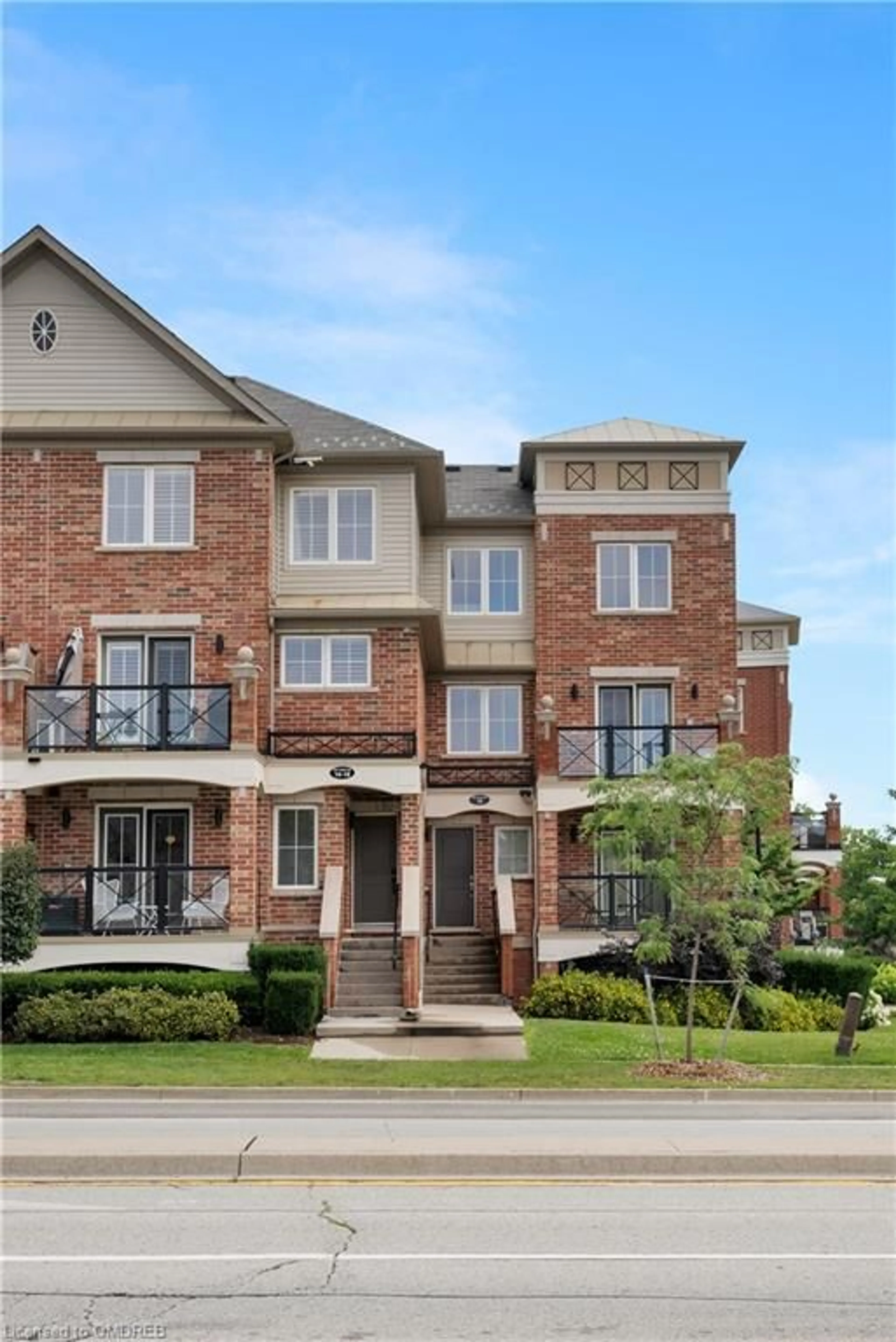 A pic from exterior of the house or condo for 2551 Sixth Line #19, Oakville Ontario L6H 0H7