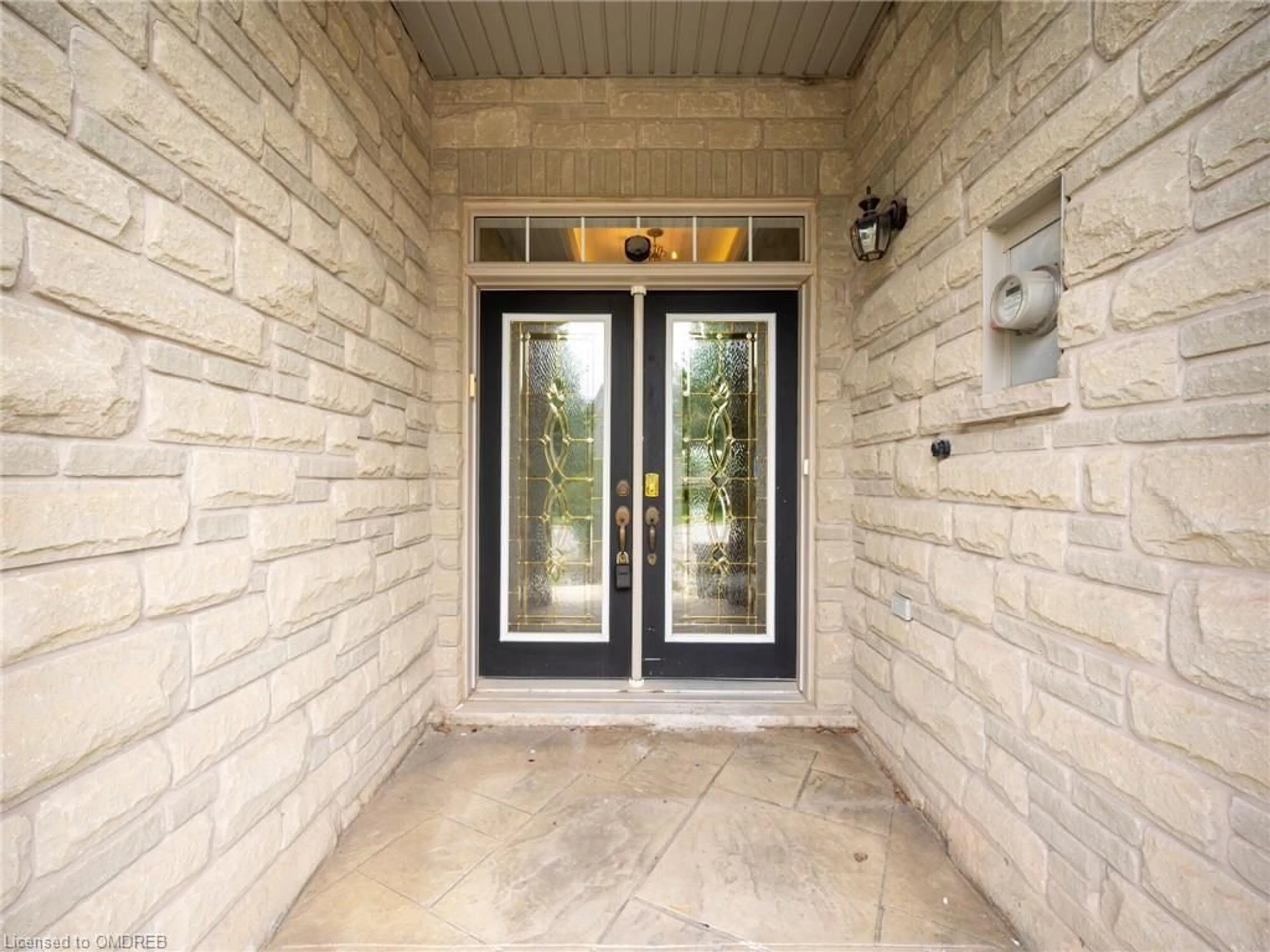 Indoor entryway, ceramic floors for 3104 Cardross Crt, Oakville Ontario L6M 0A1