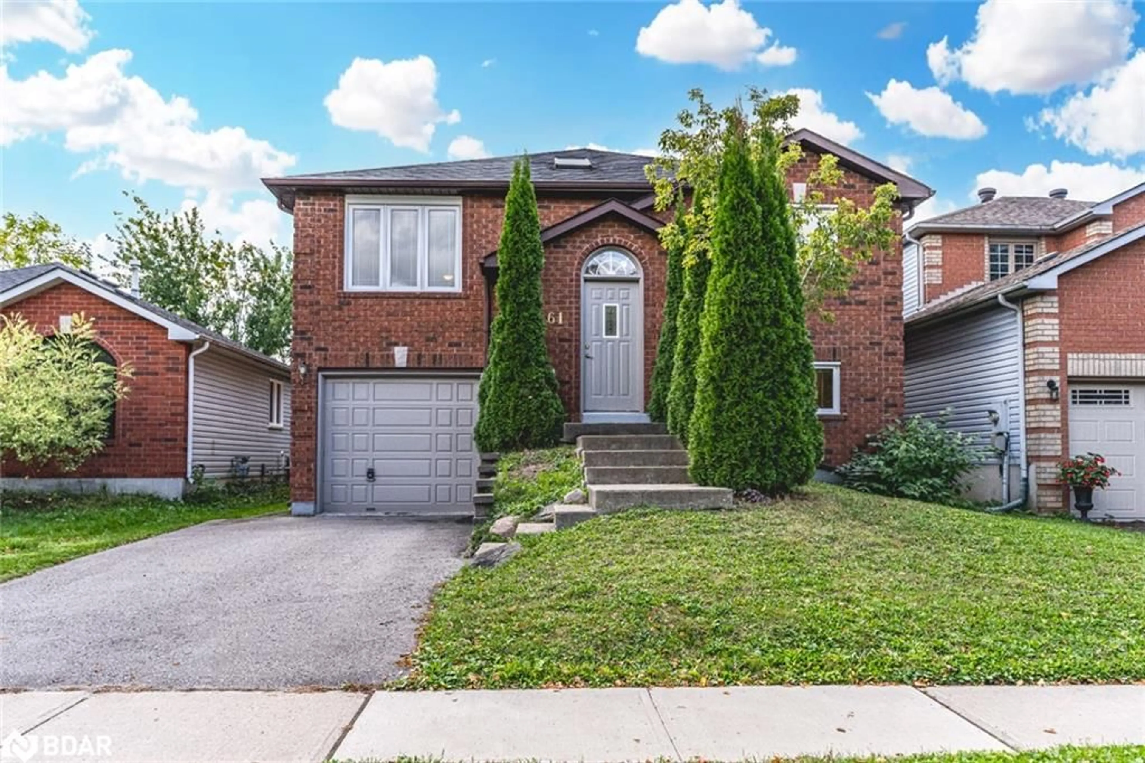 Frontside or backside of a home, cottage for 61 Arthur Ave, Barrie Ontario L4M 6H5